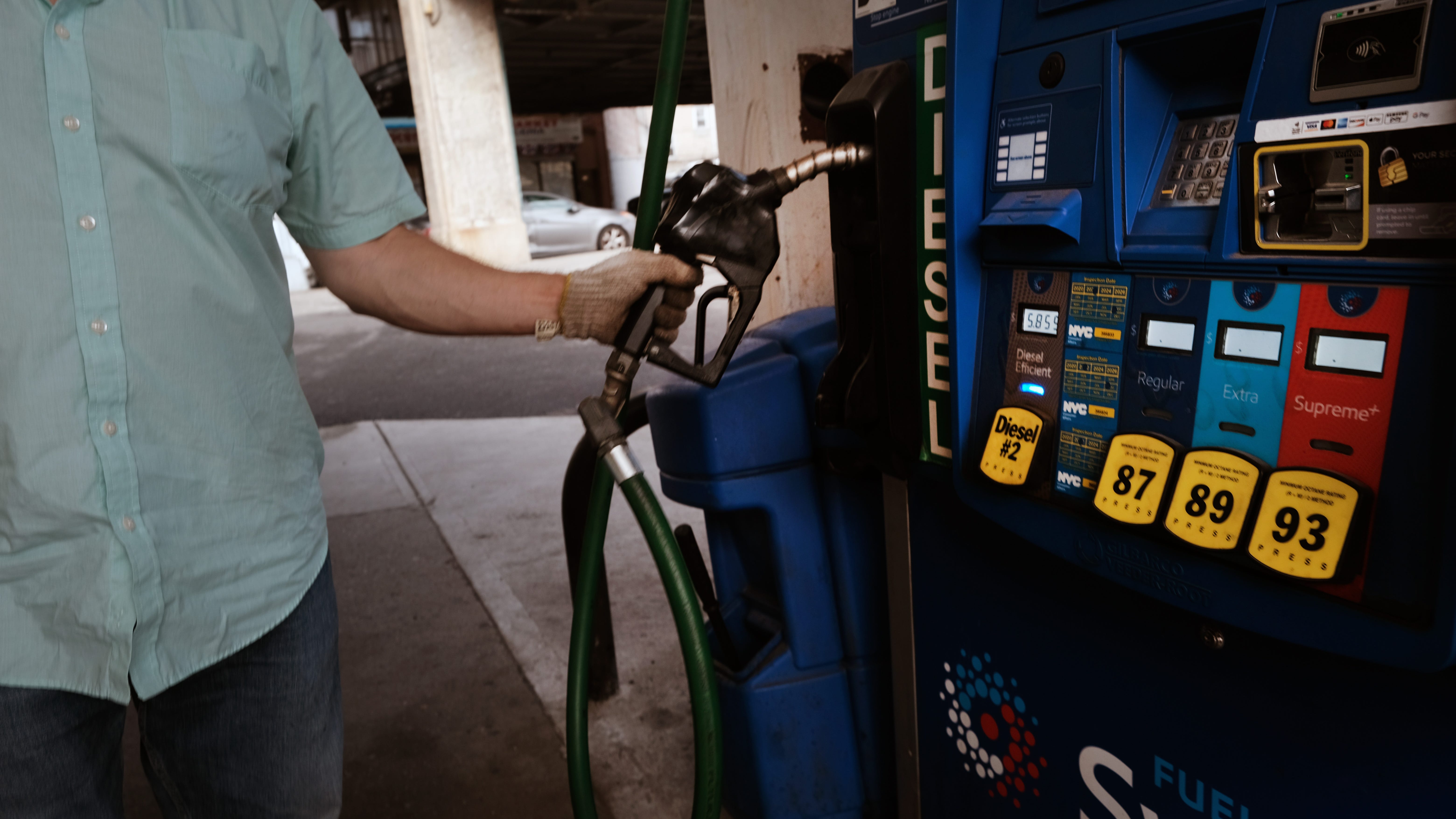 Gas prices should continue to drop according to AAA expert