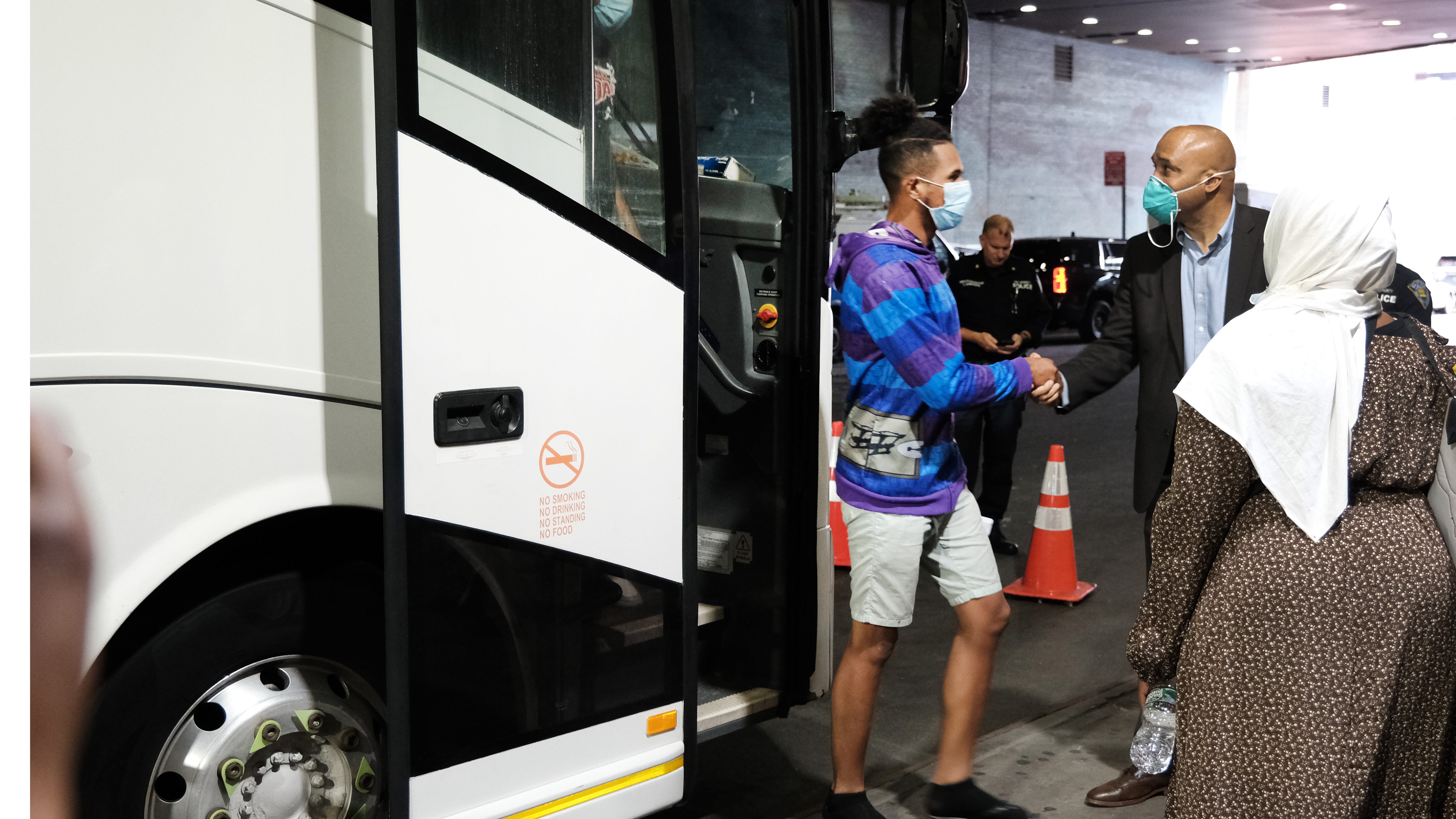 Nueva York: grupos no dan abasto ante llegada de inmigrantes