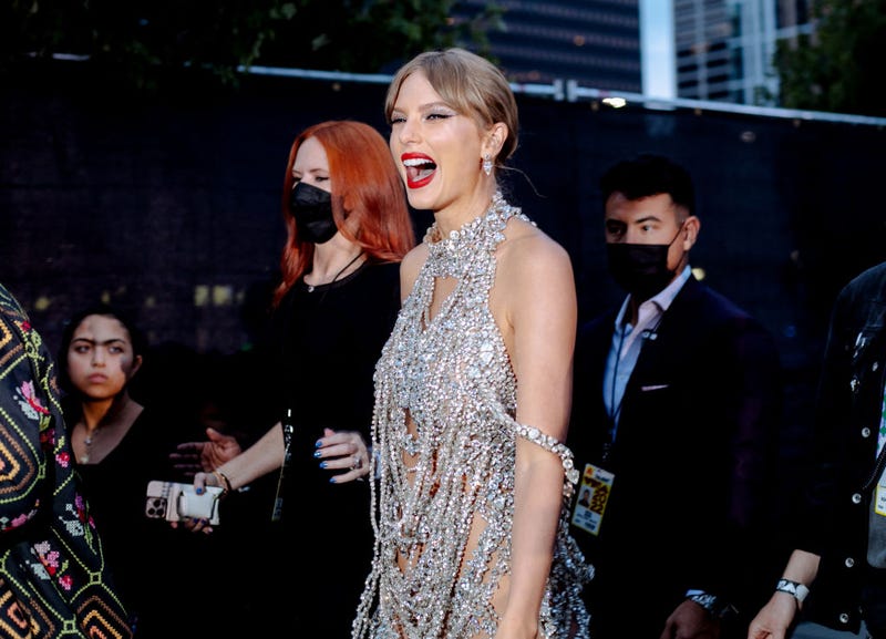 Taylor Swift attends the 2022 MTV VMAs