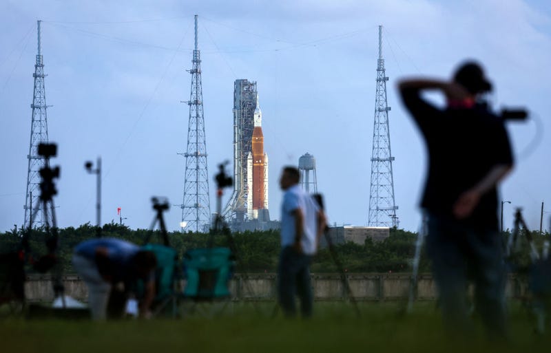 Members of the media setup as NASA's Artemis I rocket sits on launch pad 39-B at Kennedy Space Center on September 03, 2022 in Cape Canaveral, Florida. NASA is scheduled to launch Artemis I today starting at 2:17pm, after the first attempt was scrubbed due to an engine issue. (Photo by Kevin Dietsch/Getty Images)