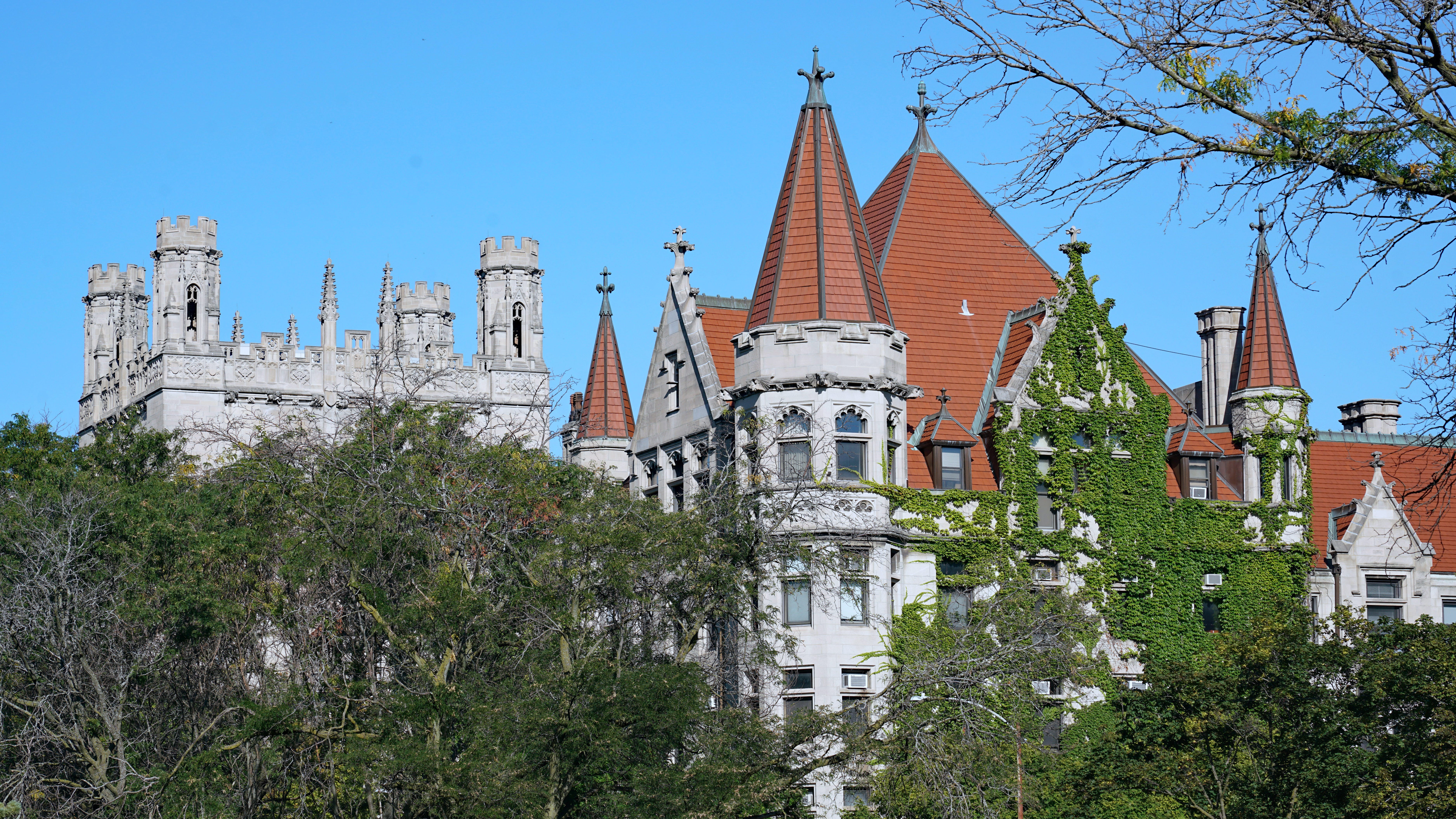 University of Chicago issues security alert after armed robbery