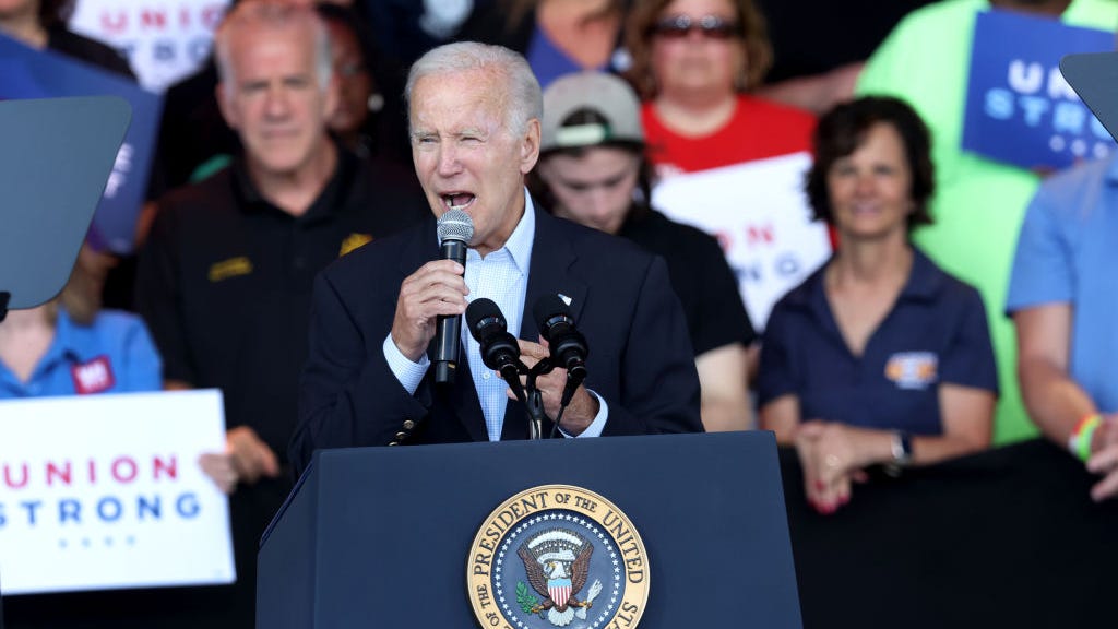 Biden slams heckler: 'Everybody's entitled to be an idiot'