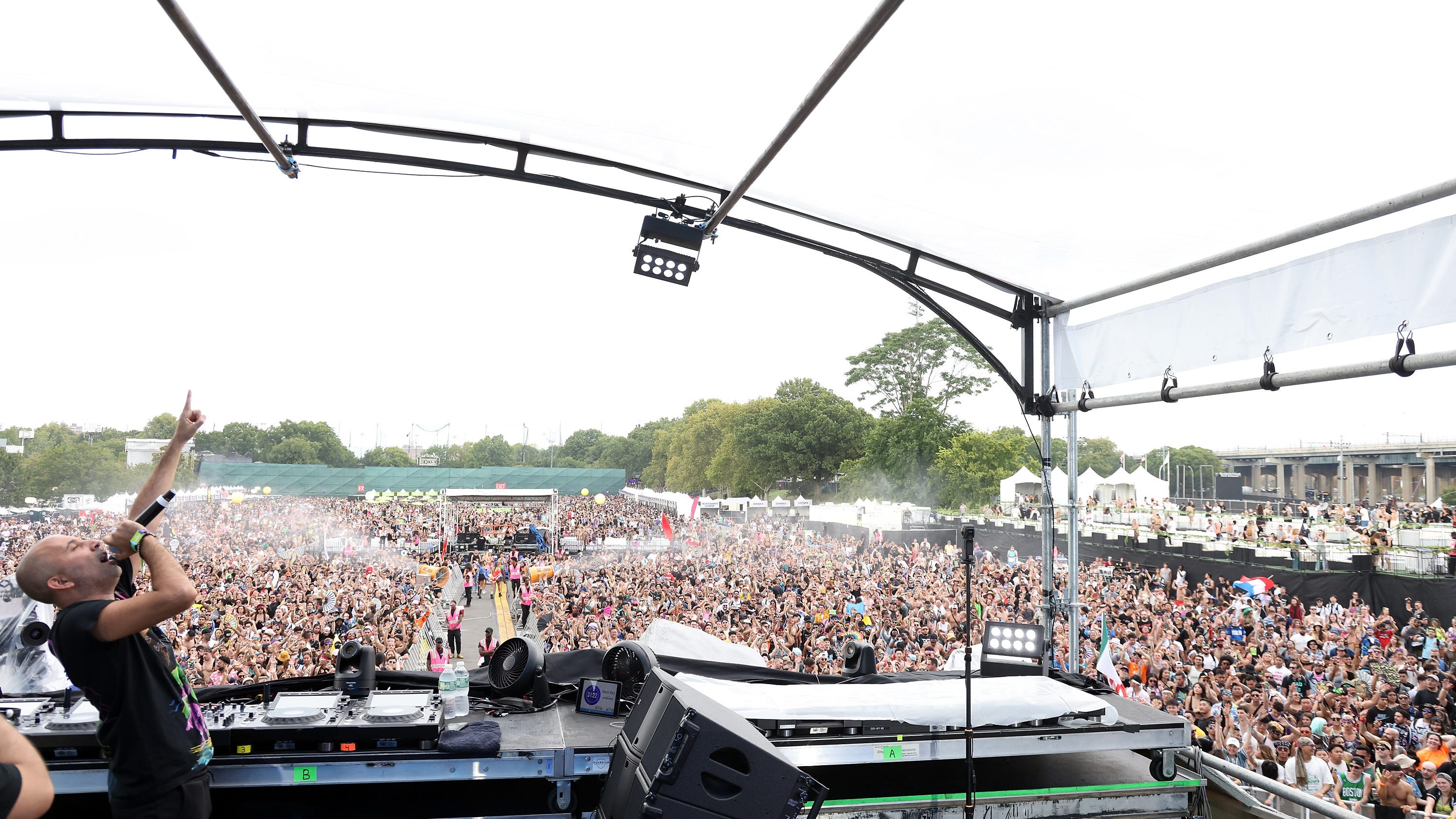 NYPD officers, supervisors accused of drinking stolen alcohol at Electric Zoo fest