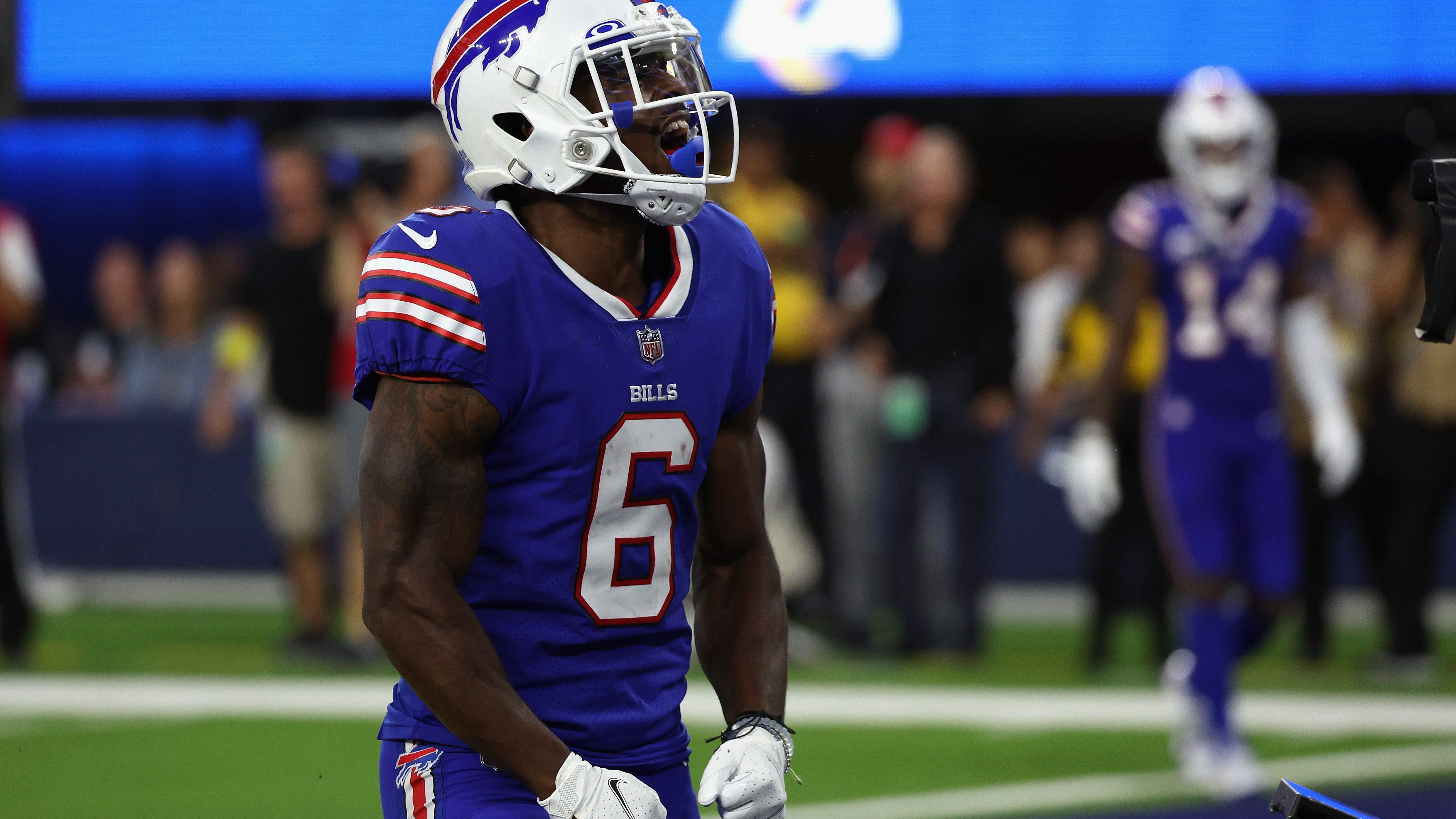Isaiah McKenzie revealed gender of his sister’s baby during touchdown celebration