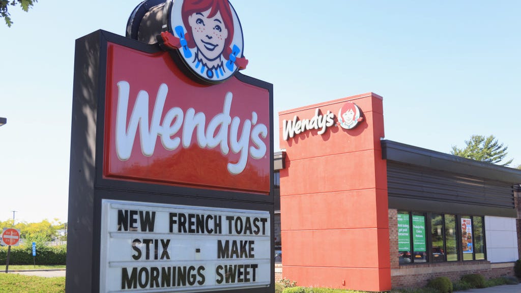 La. couple sues Wendy’s, alleging burger landed wife in ICU