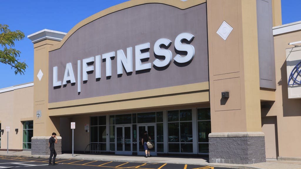Thief busted for stealing items from LA Fitness lockers across Suffolk: police