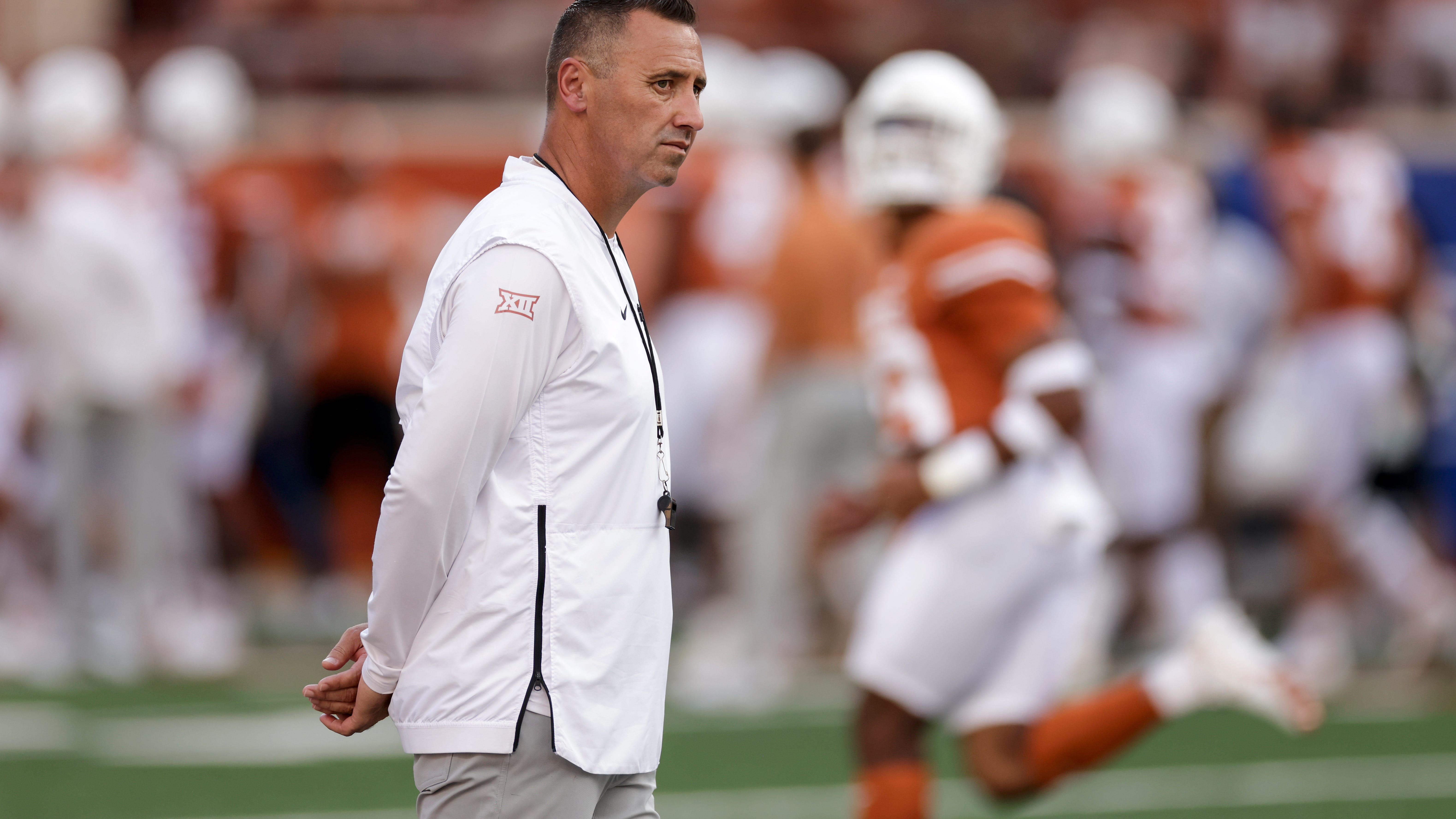 Longhorns, Sooners arrive in Dallas Friday ahead of Red River Showdown