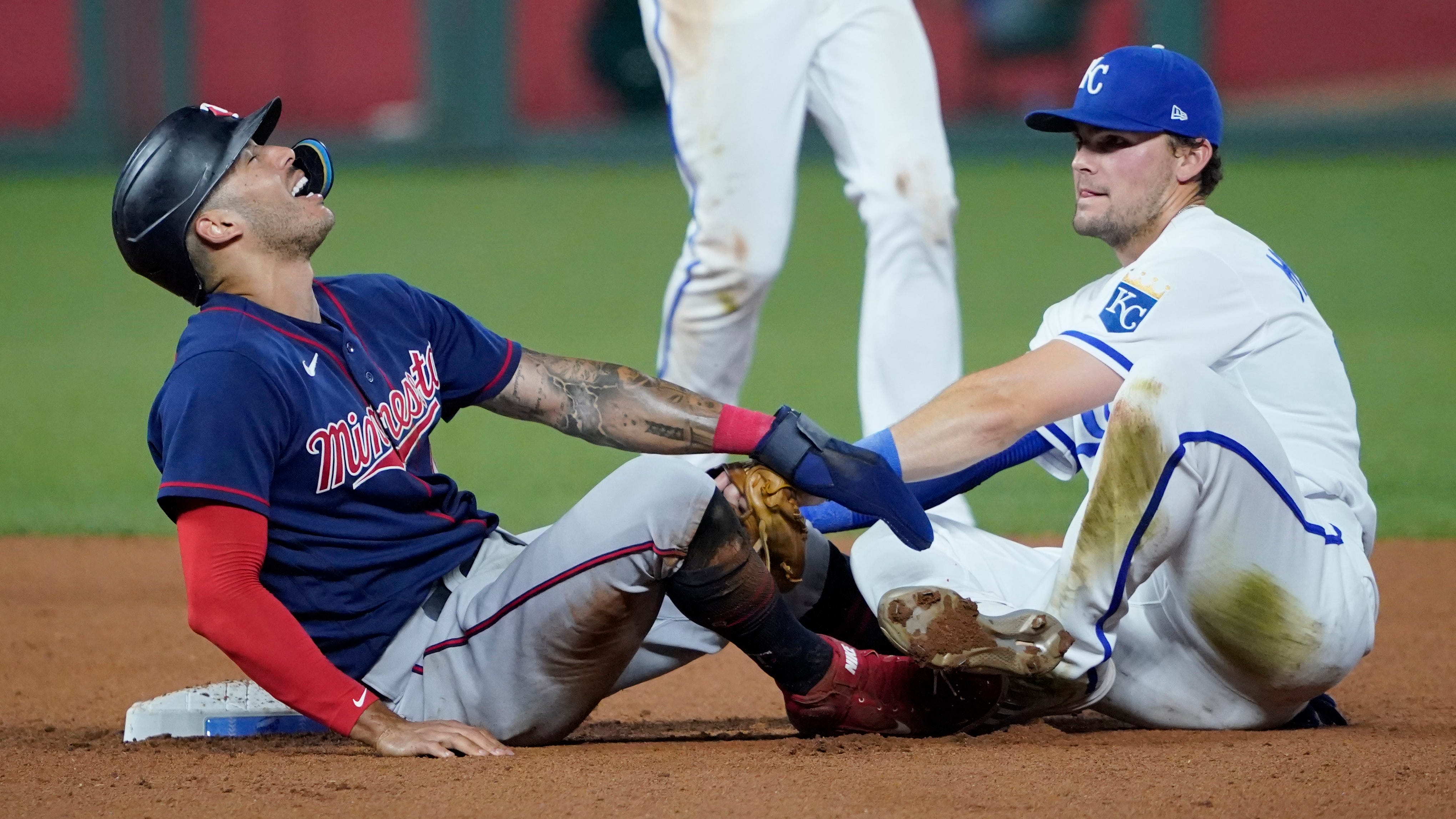Carlos Correa’s Mets deal reportedly in jeopardy as concerns mount over surgically-repaired leg