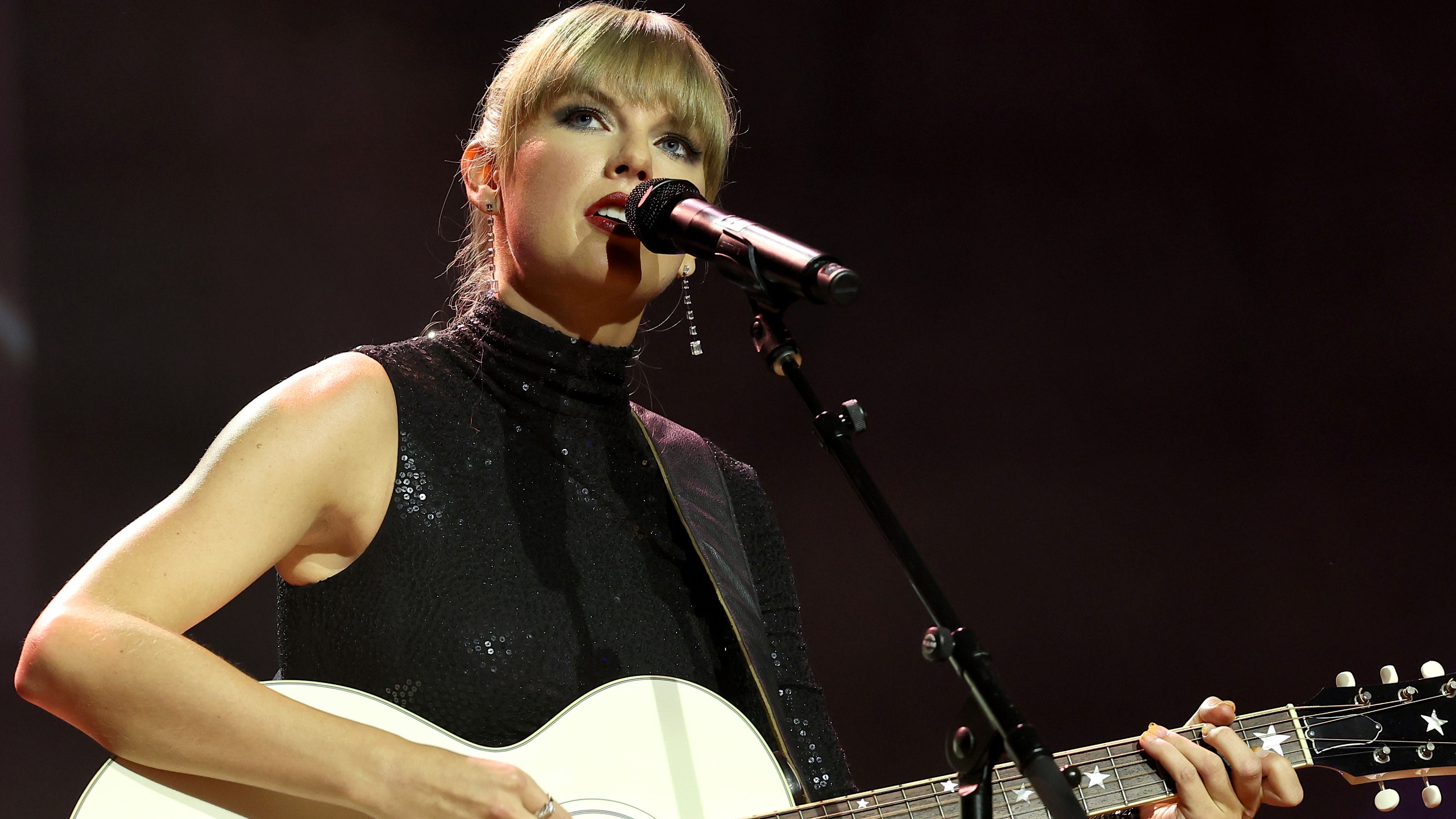 Taylor Swift makes 'generous donation' to the Tarrant Area Food Bank