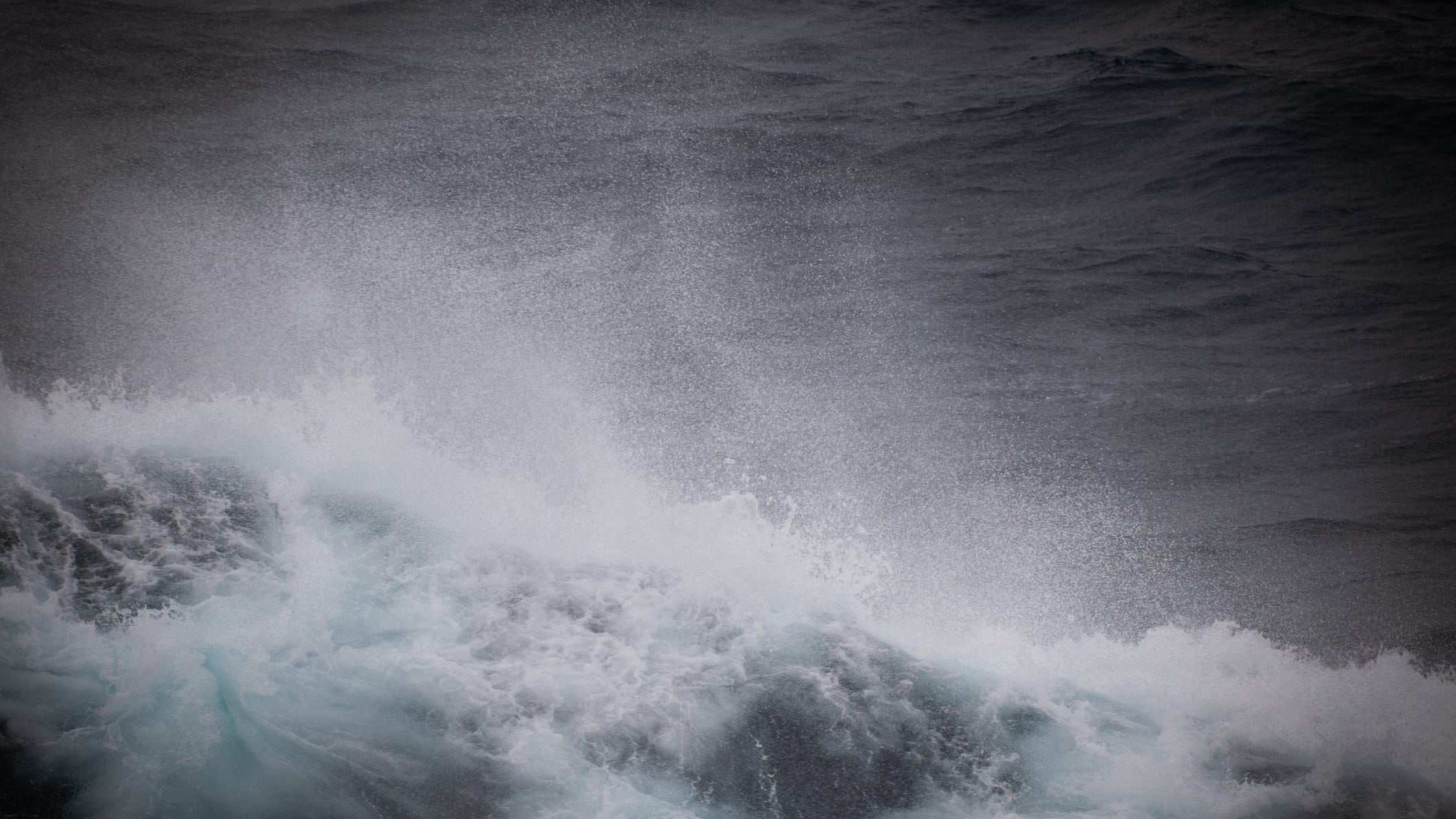 Missing American sailors likely faced 20-foot waves