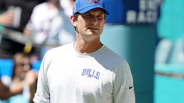 Watch: Bills' OC Ken Dorsey irate at end of loss to Dolphins