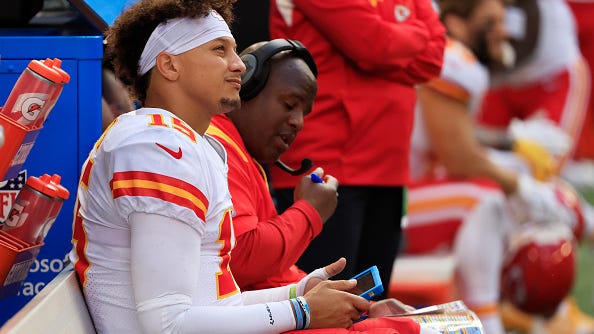 Patrick Mahomes downplays sideline exchange with Eric Bieniemy