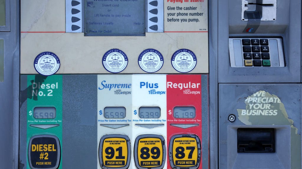 Gas could drop below $3 a gallon before Christmas