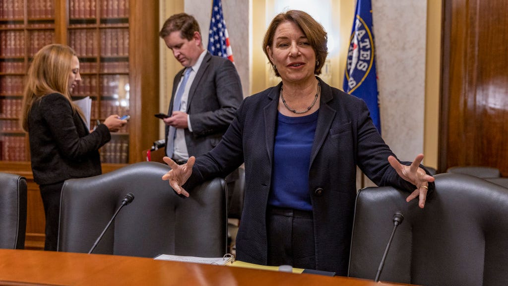 Senator Klobuchar weighs in on Ticketmaster following general sale cancellation, says it's 'unbelievable'