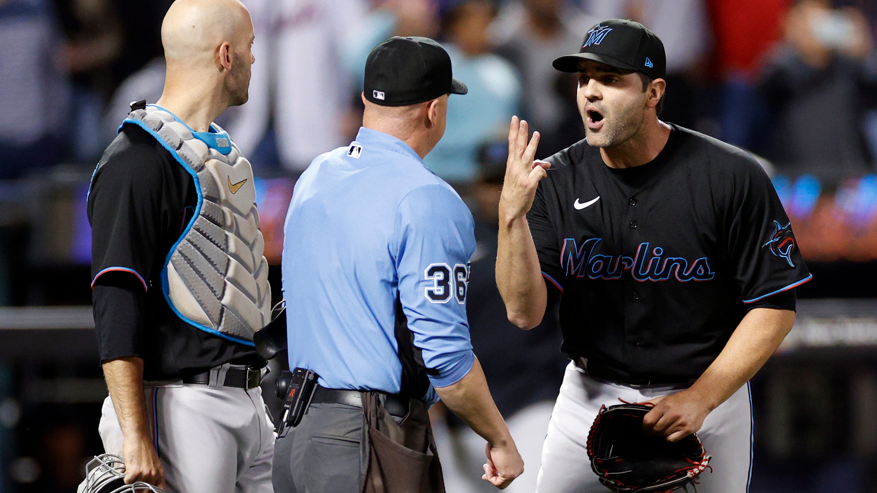 Marlins' Richard Bleier called for three balks in same at-bat against Mets