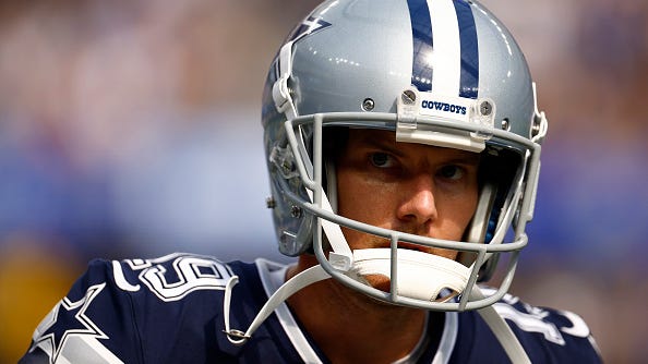 Watch: Peyton Manning disgusted after Brett Maher misses 3 extra-point attempts