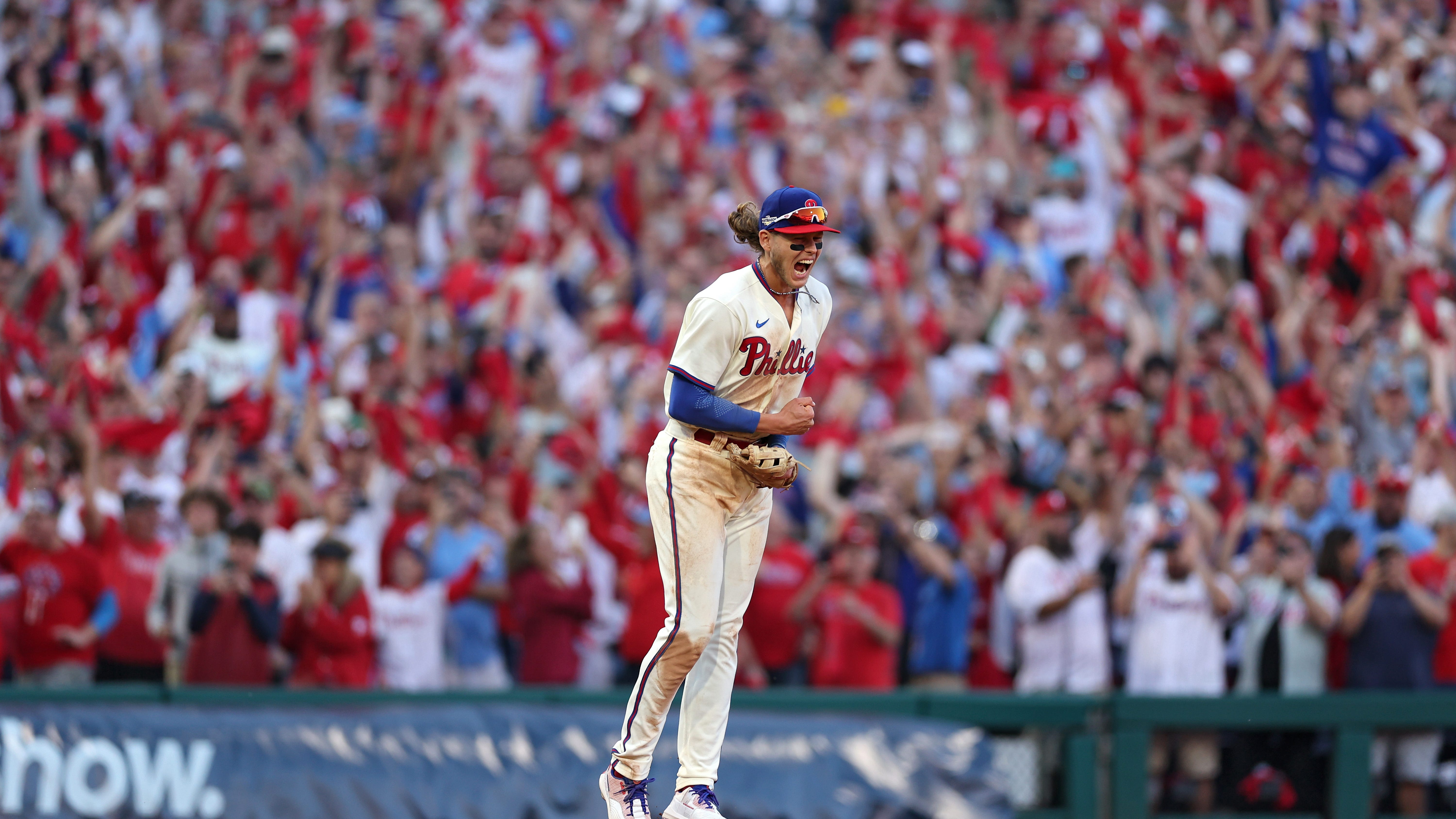 Fans celebrate Phillies NLCS berth from Wells Fargo Center in middle of Flyers game
