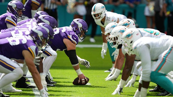 It's 30 degrees hotter on Vikings' sideline than Dolphins'