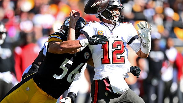 Watch: Tom Brady lays into teammates on sideline