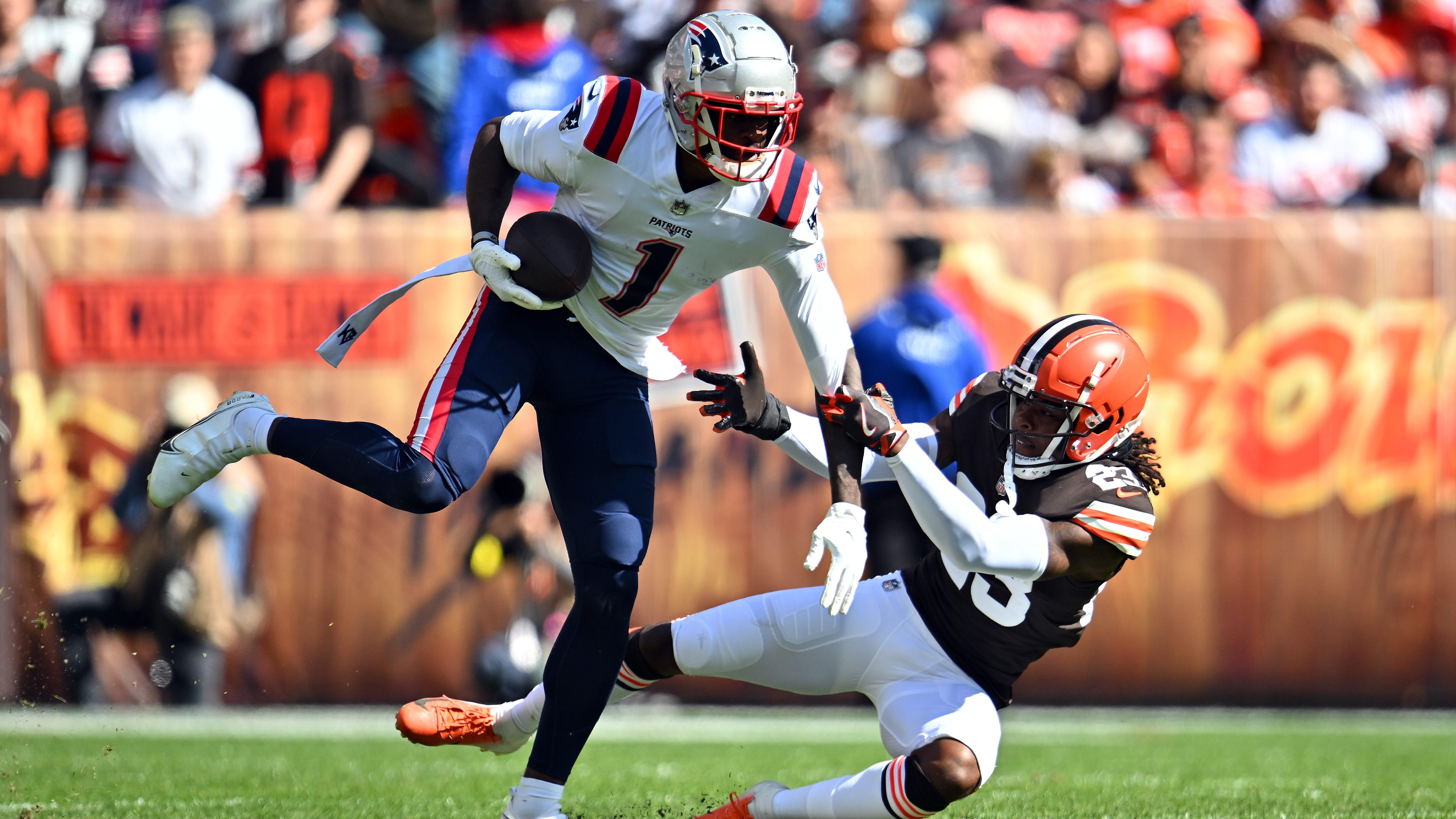 DeVante Parker heard the DeAndre Hopkins noise and more observations from Patriots OTAs Friday