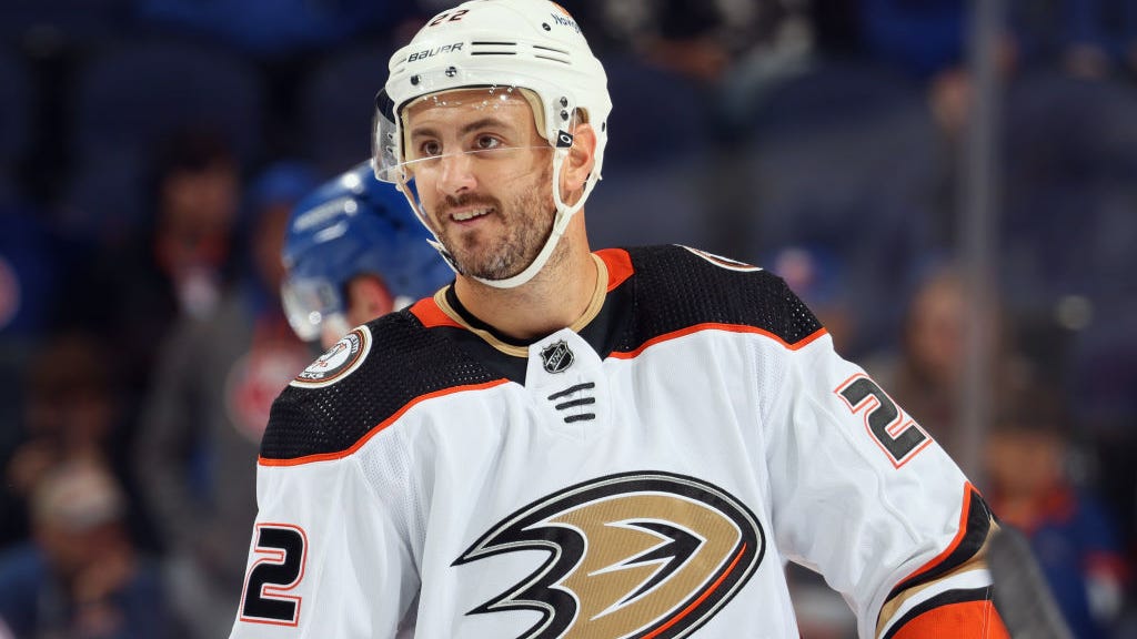 Bruins sign veteran defenseman Kevin Shattenkirk