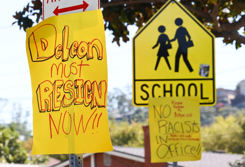 sign that says deleon must resign now