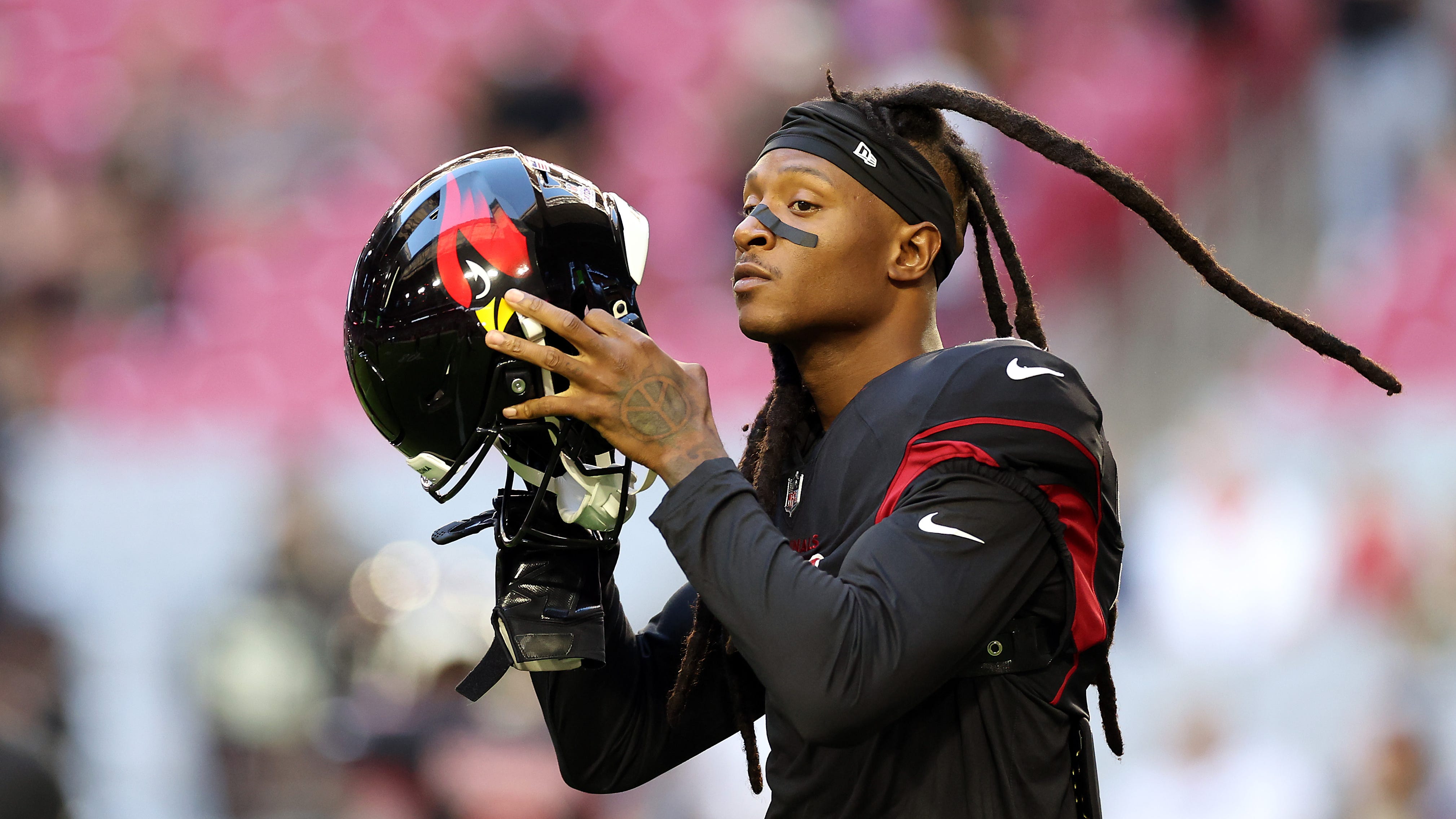 Why the Patriots aren’t being aggressive in their pursuit of DeAndre Hopkins