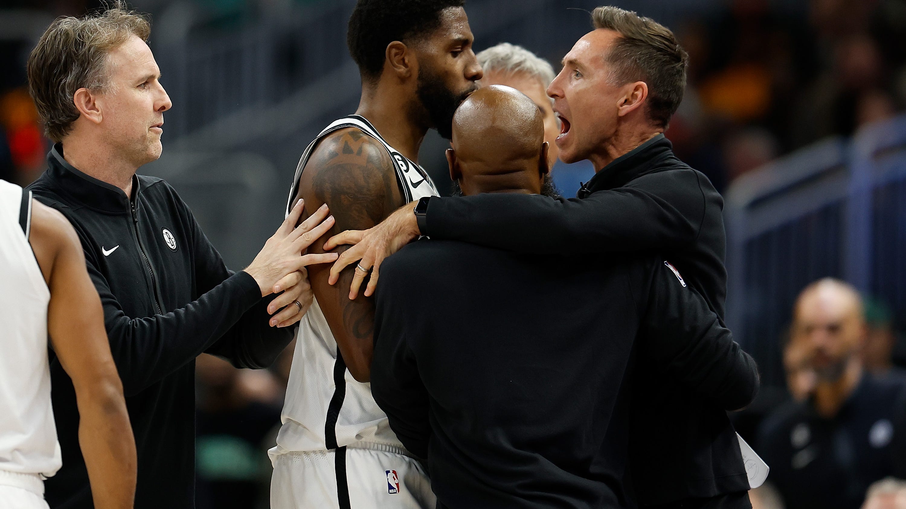 Steve Nash got ejected for berating a ref, and basketball fans loved it