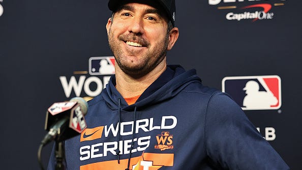Watch: Justin Verlander playfully flips off Phillies fans