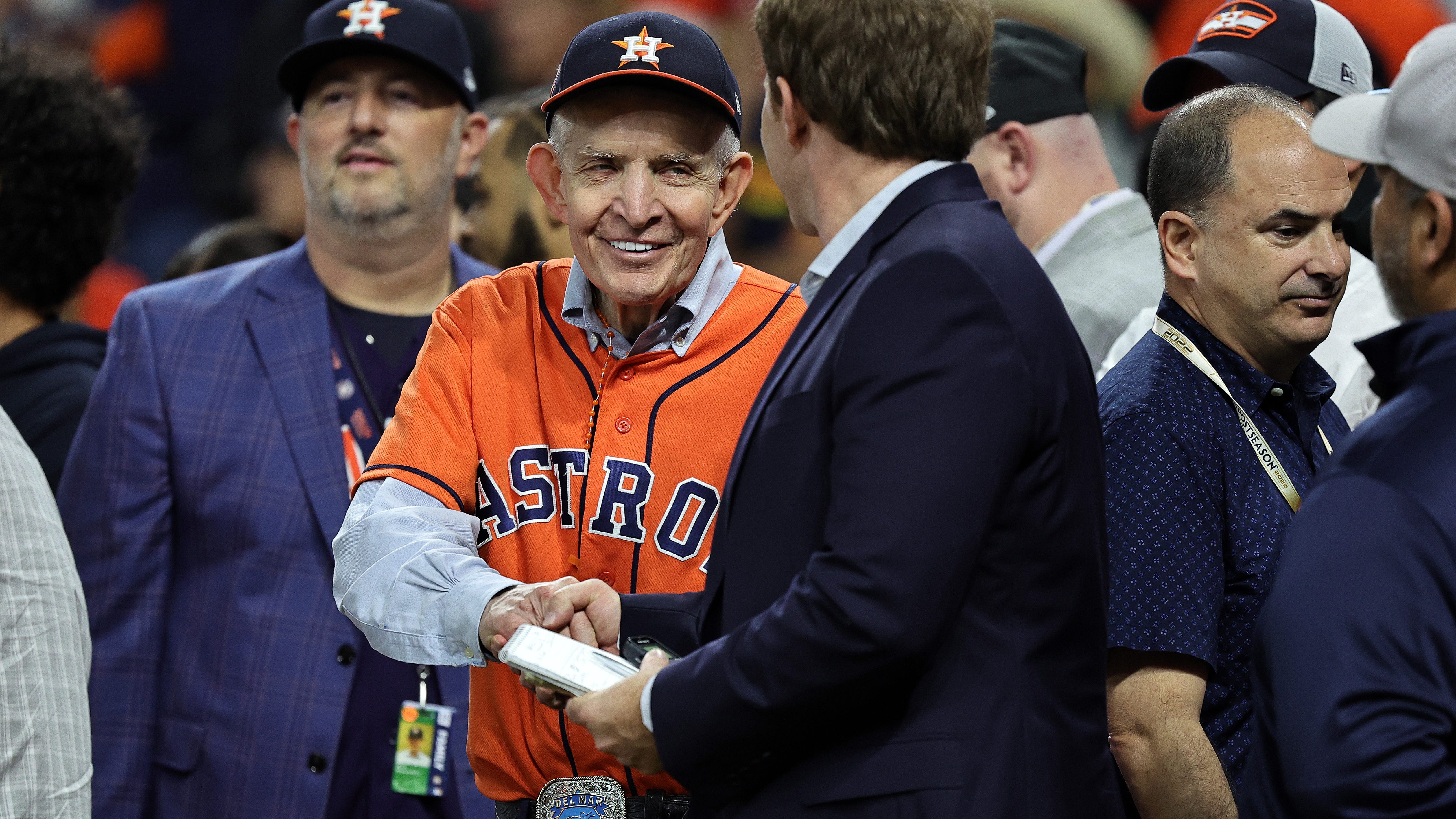Mattress Mack gets into heated altercation with Phillies fans at World Series Game 3