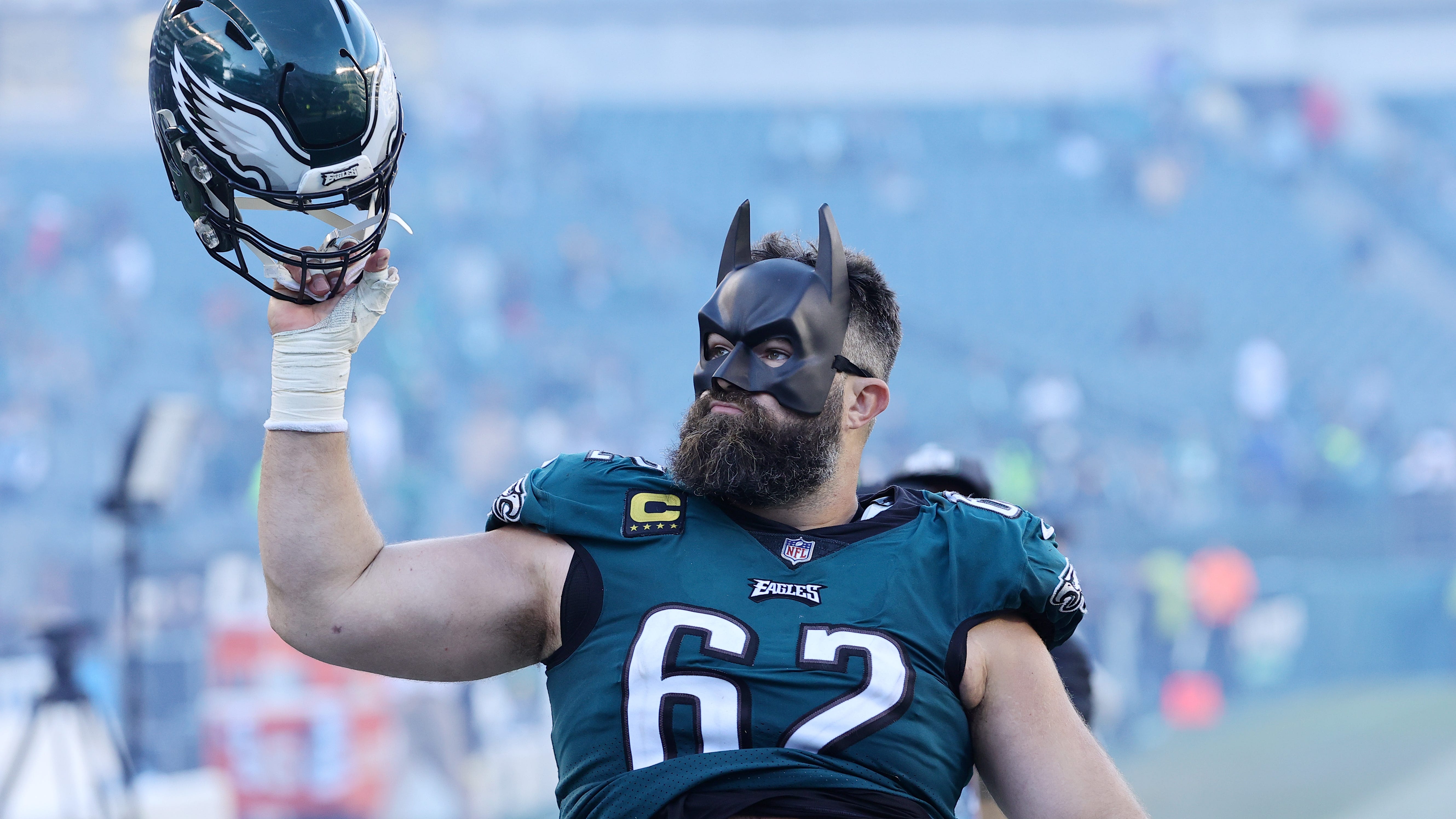 Big guy Batman: Eagles’ Jason Kelce goes Caped Crusader after win