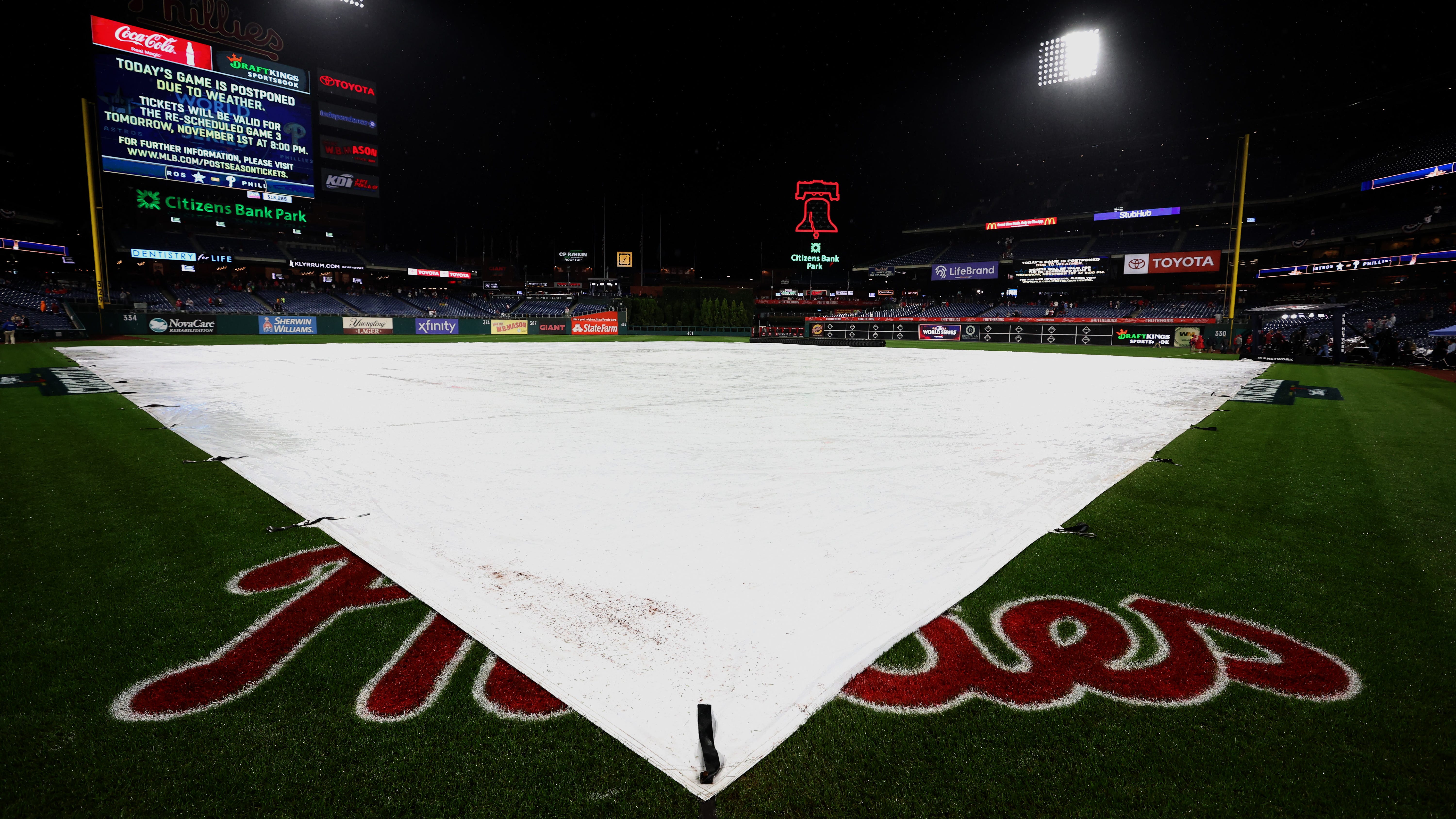 Rain postpones World Series Game 3