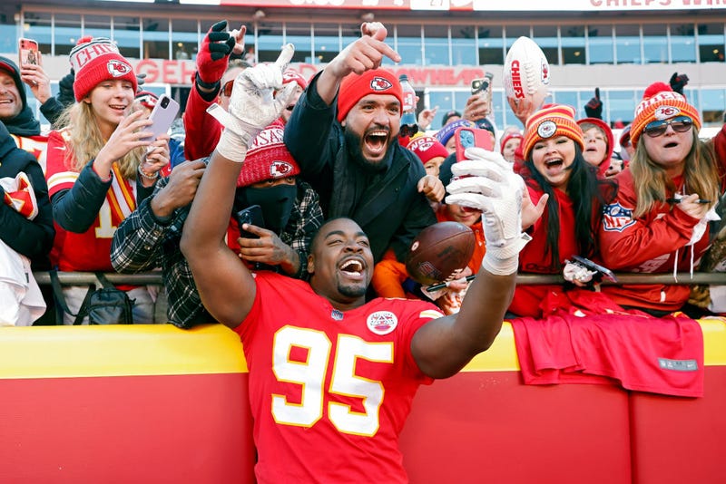 Chiefs on the road to face the Chargers