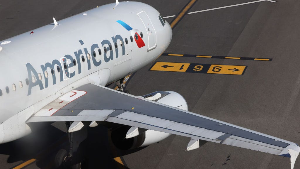 American Airlines worker killed on tarmac