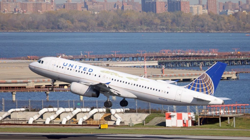 United Airlines places massive Boeing order for two controversial planes