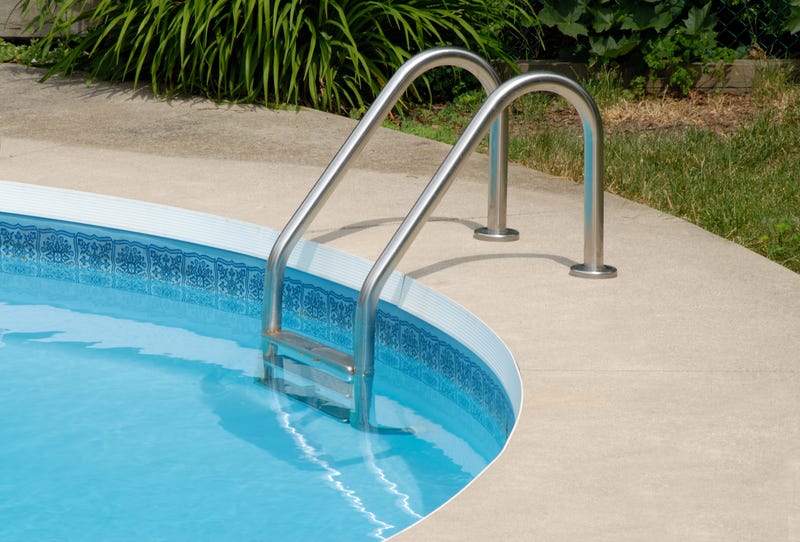 Child drowns in North Dallas backyard pool
