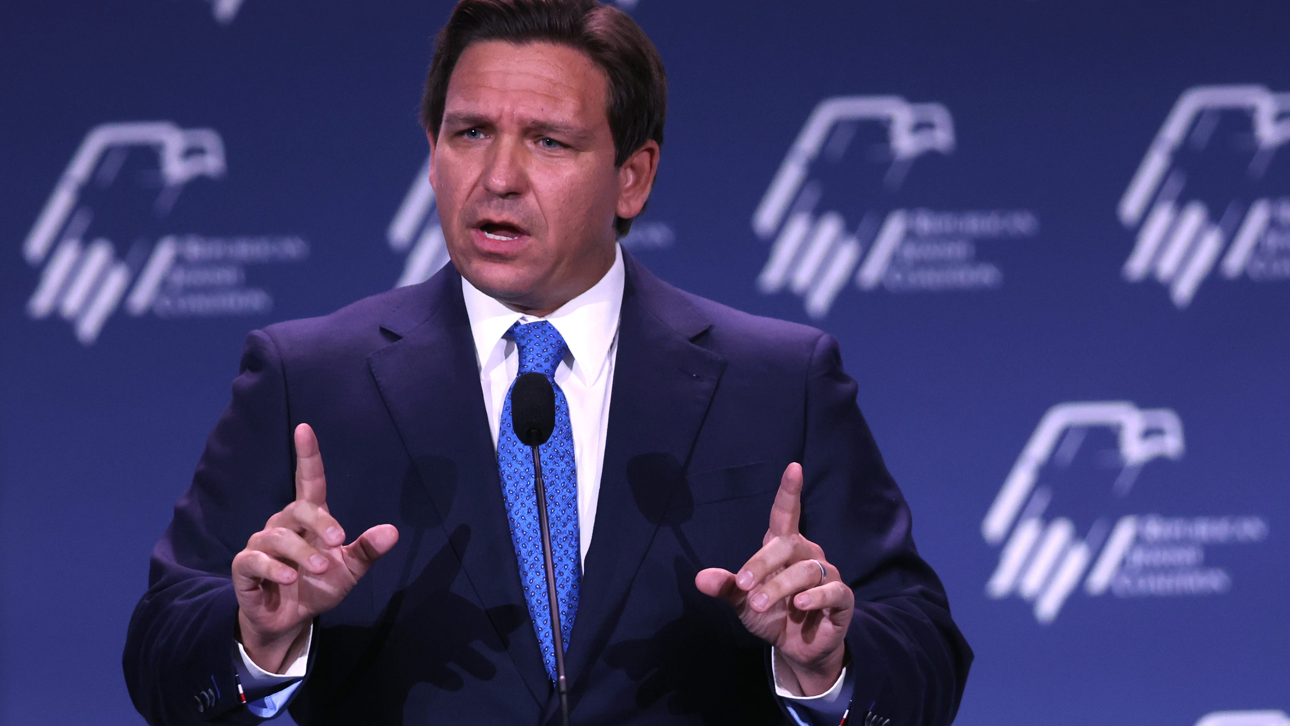 DeSantis says Congress should act if Apple bans Twitter