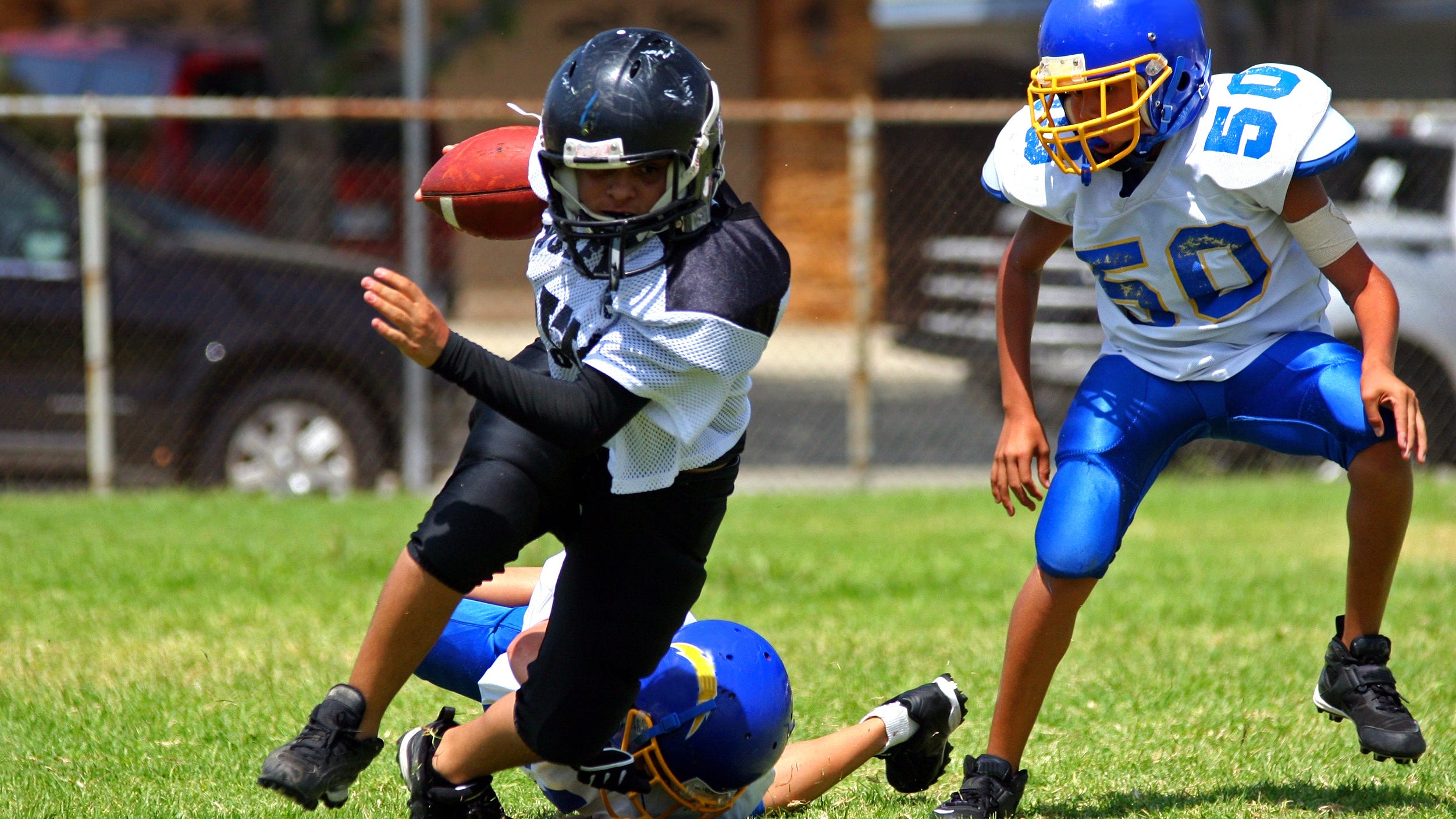 1 student dead, 4 injured in shooting at high school football scrimmage