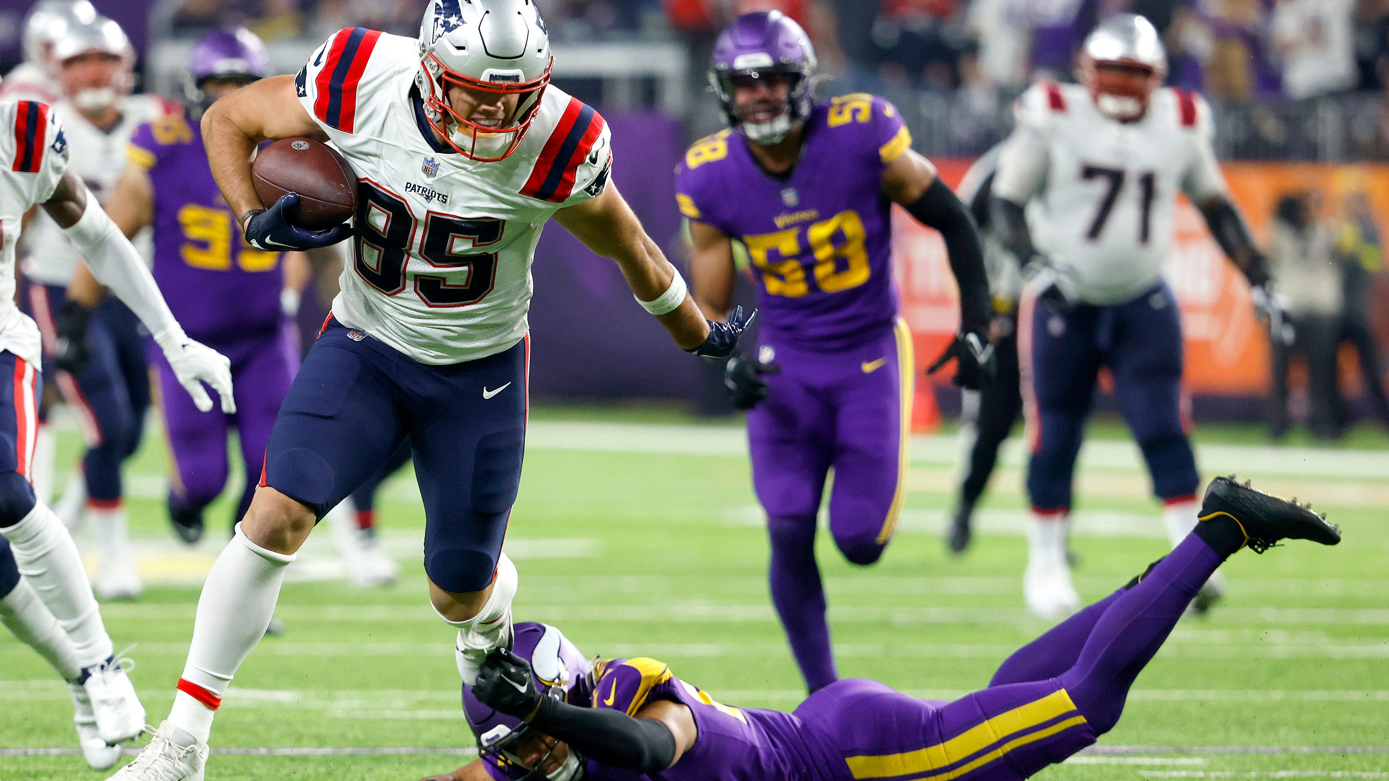 Hunter Henry, Mike Gesicki named Patriots ‘X-factor’ heading into 2023
