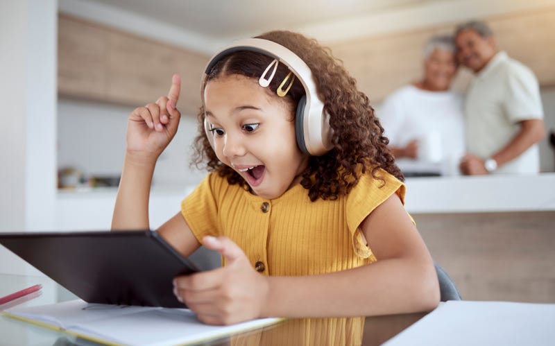 kid learning with iPad
