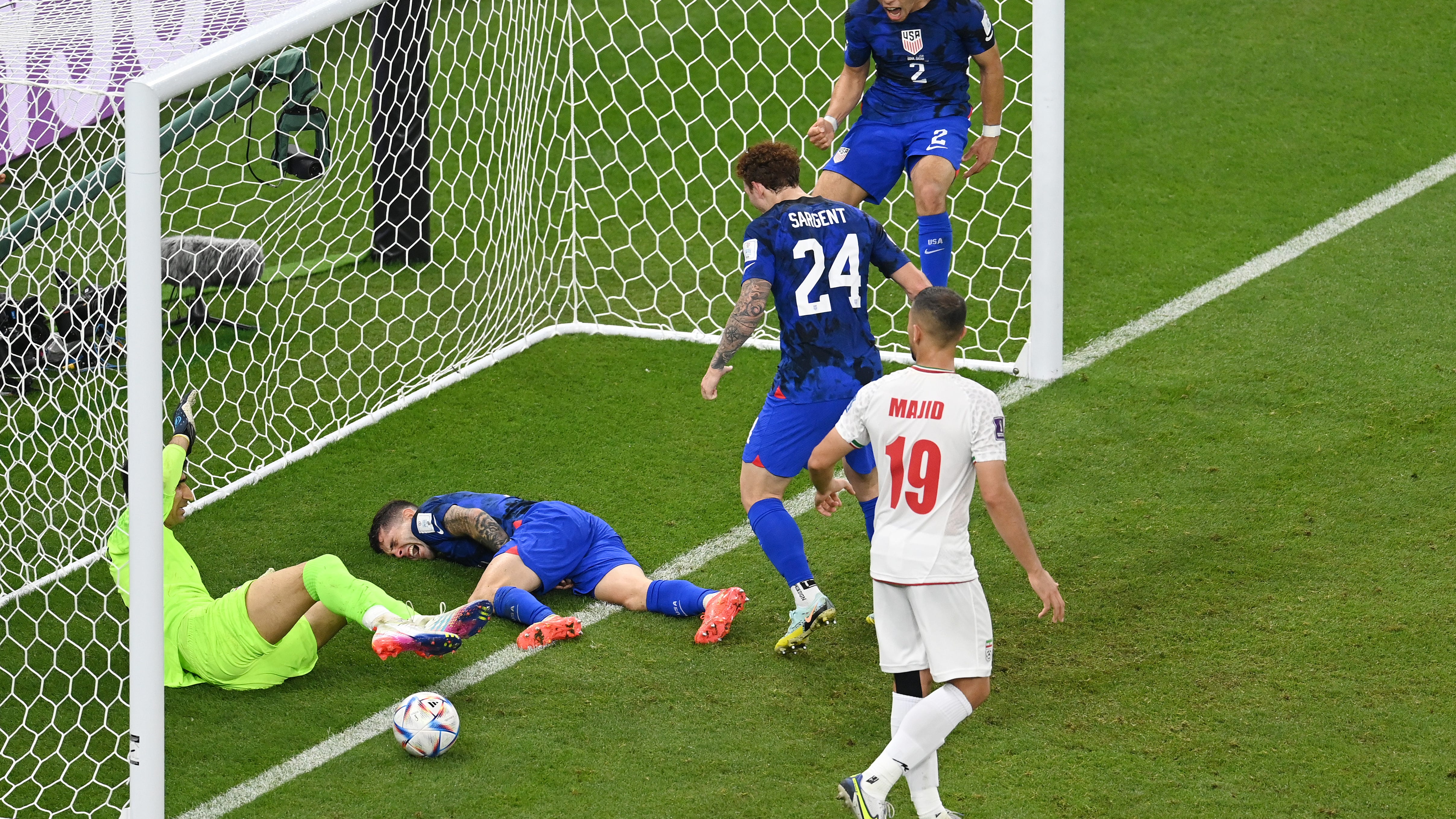Sports world reacts after Team USA star Christian Pulisic injured while scoring goal