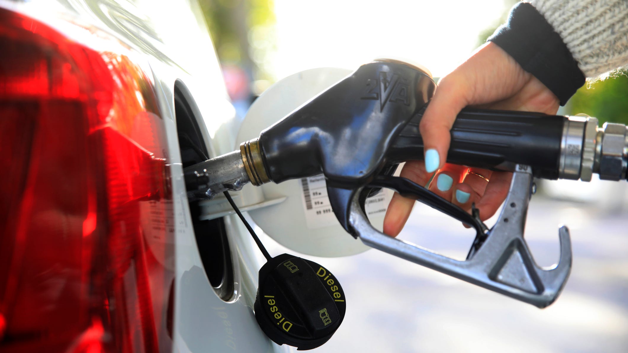 Americans are saving $1.6 billion at the pump this Memorial Day weekend compared to last