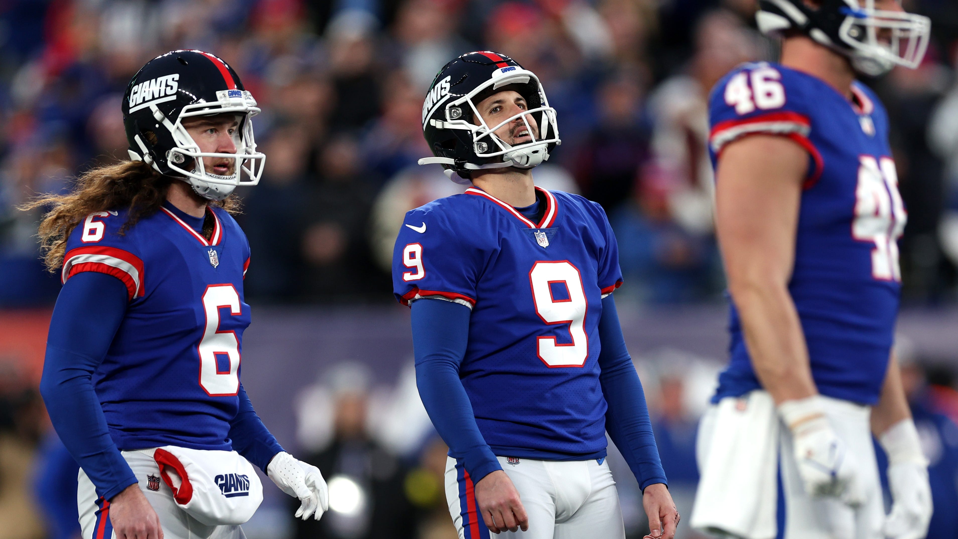 Giants react to rare, unfamiliar tie: 'It sucks'