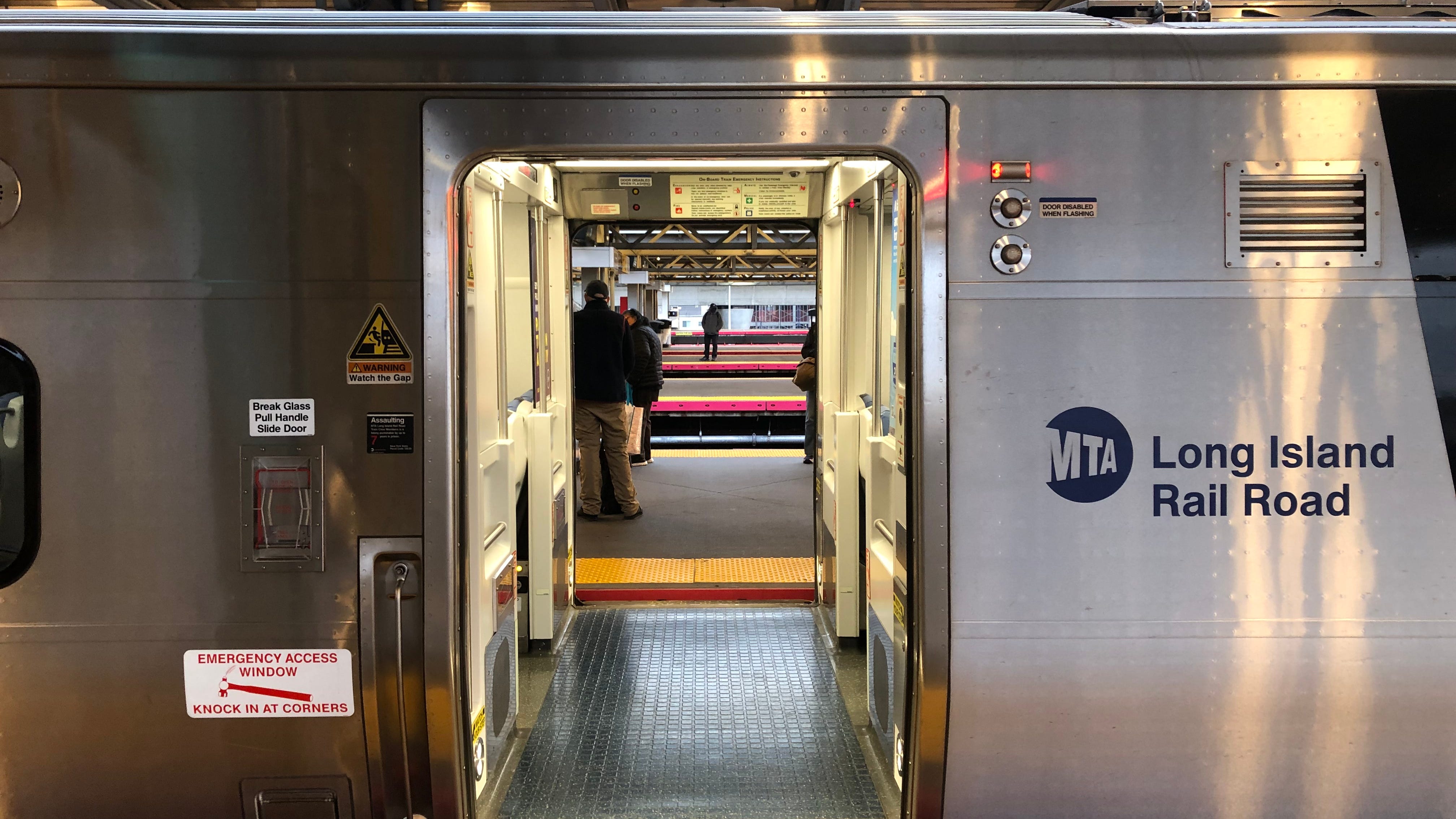 BANNED: Man can't ride LIRR, Metro-North for 3 years after waving knife at transit workers