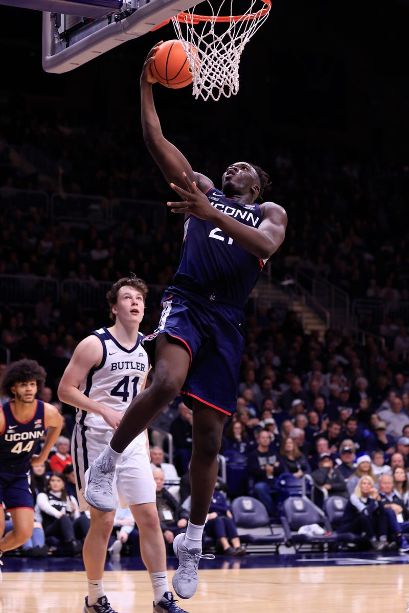 UConn's Adama Sanogo scored 27 points as the undefeated Huskies beat Butler at Indianapolis, 12/17/22