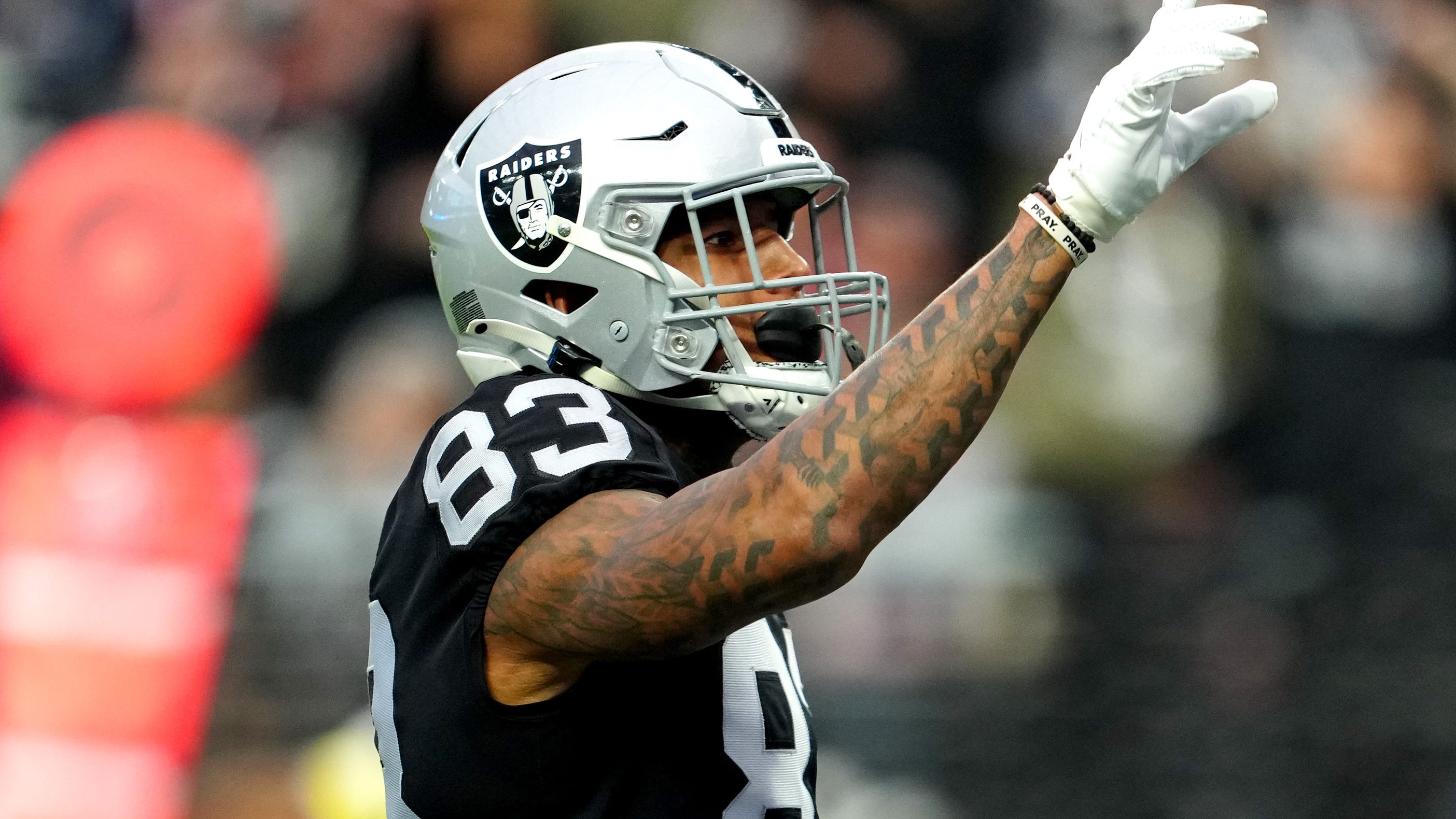 Did wedding leak prompt Josh McDaniels to trade Darren Waller?