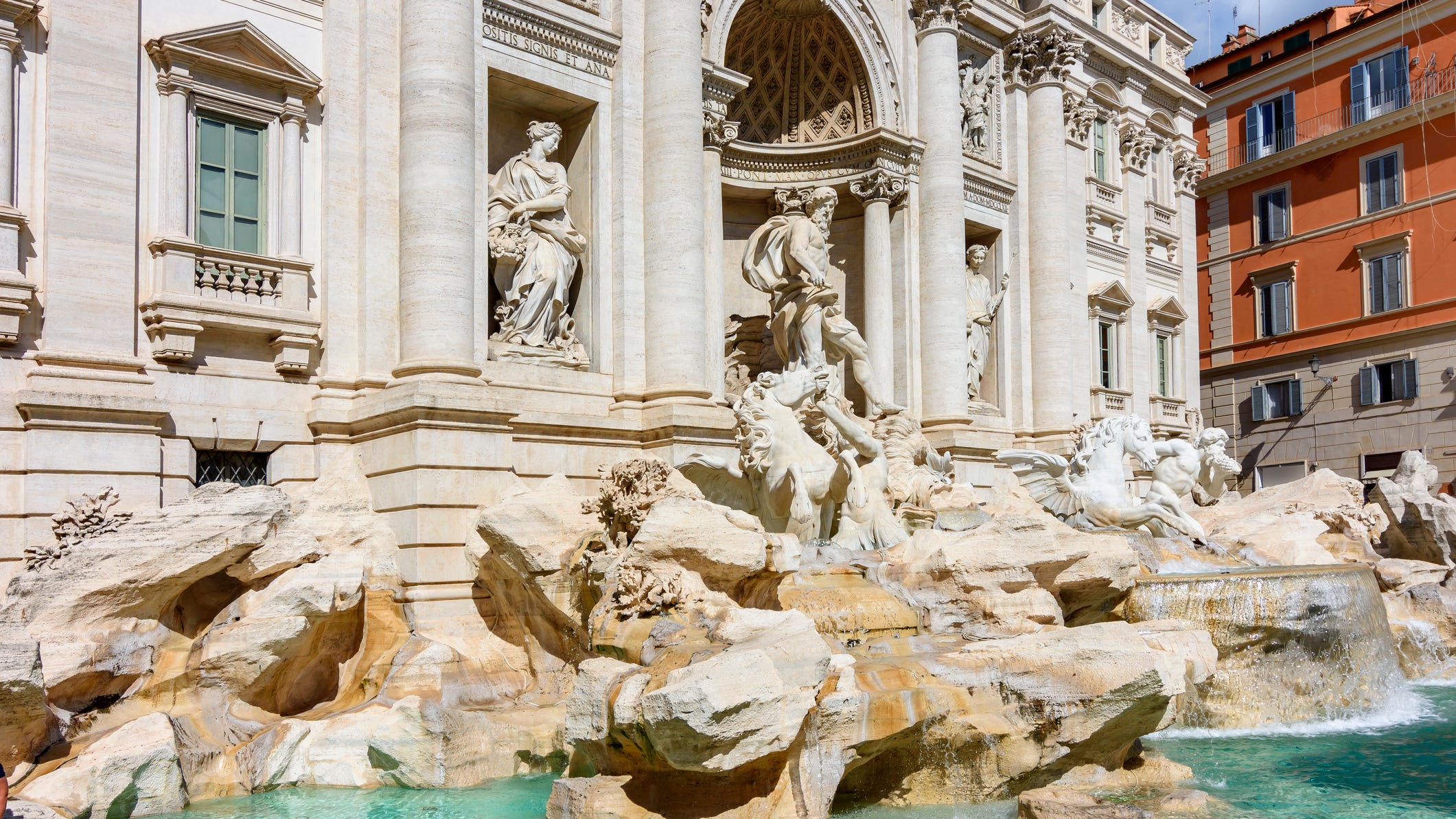 Woman walks across historic Trevi Fountain to fill her water bottle
