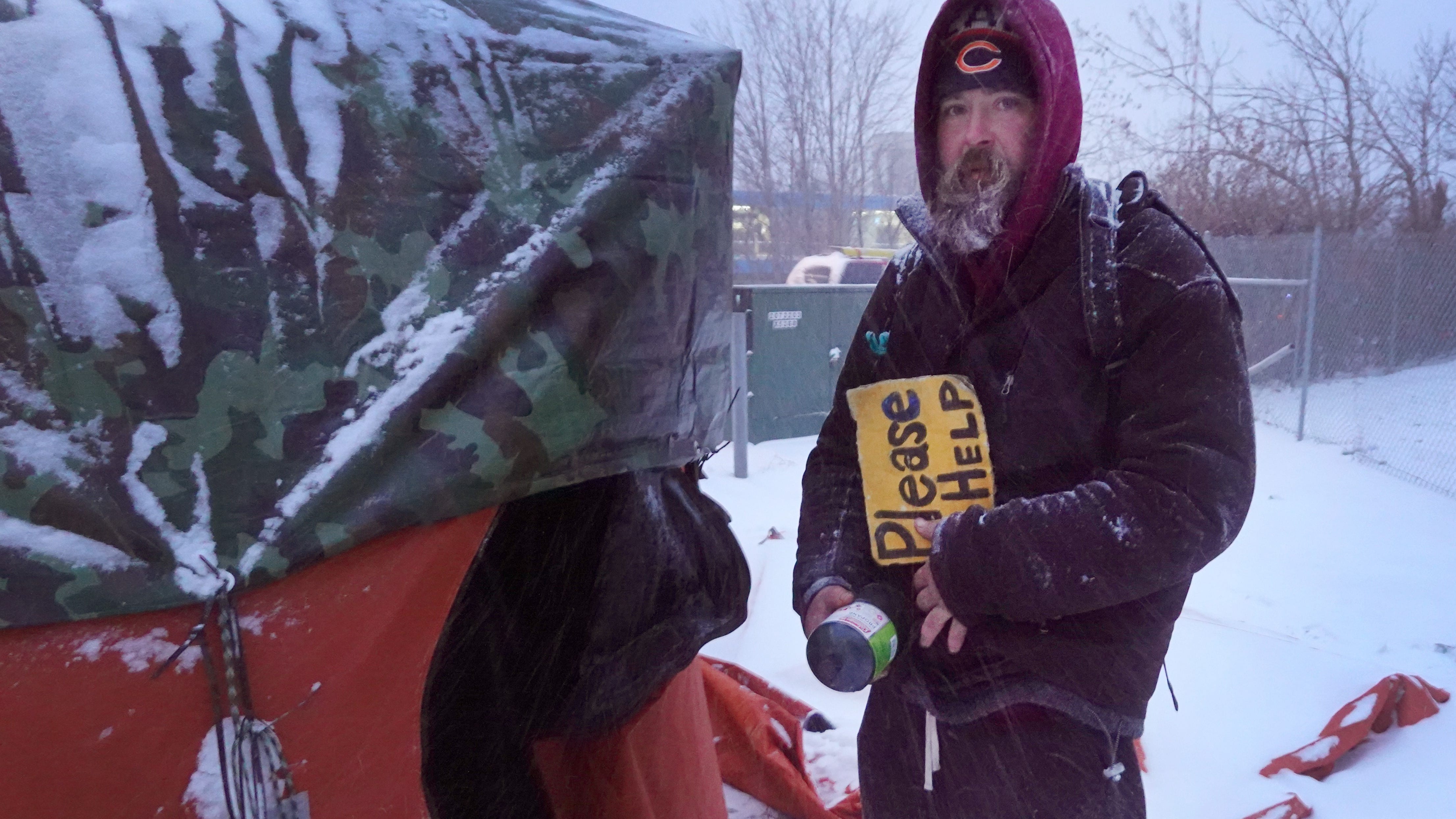 Man sets up homeless people with warm meals, hotel rooms as temperatures drop to dangerous level