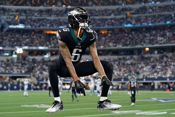 DeVonta Smith and the Eagles will look to clinch the No. 1 seed in Week 18. 