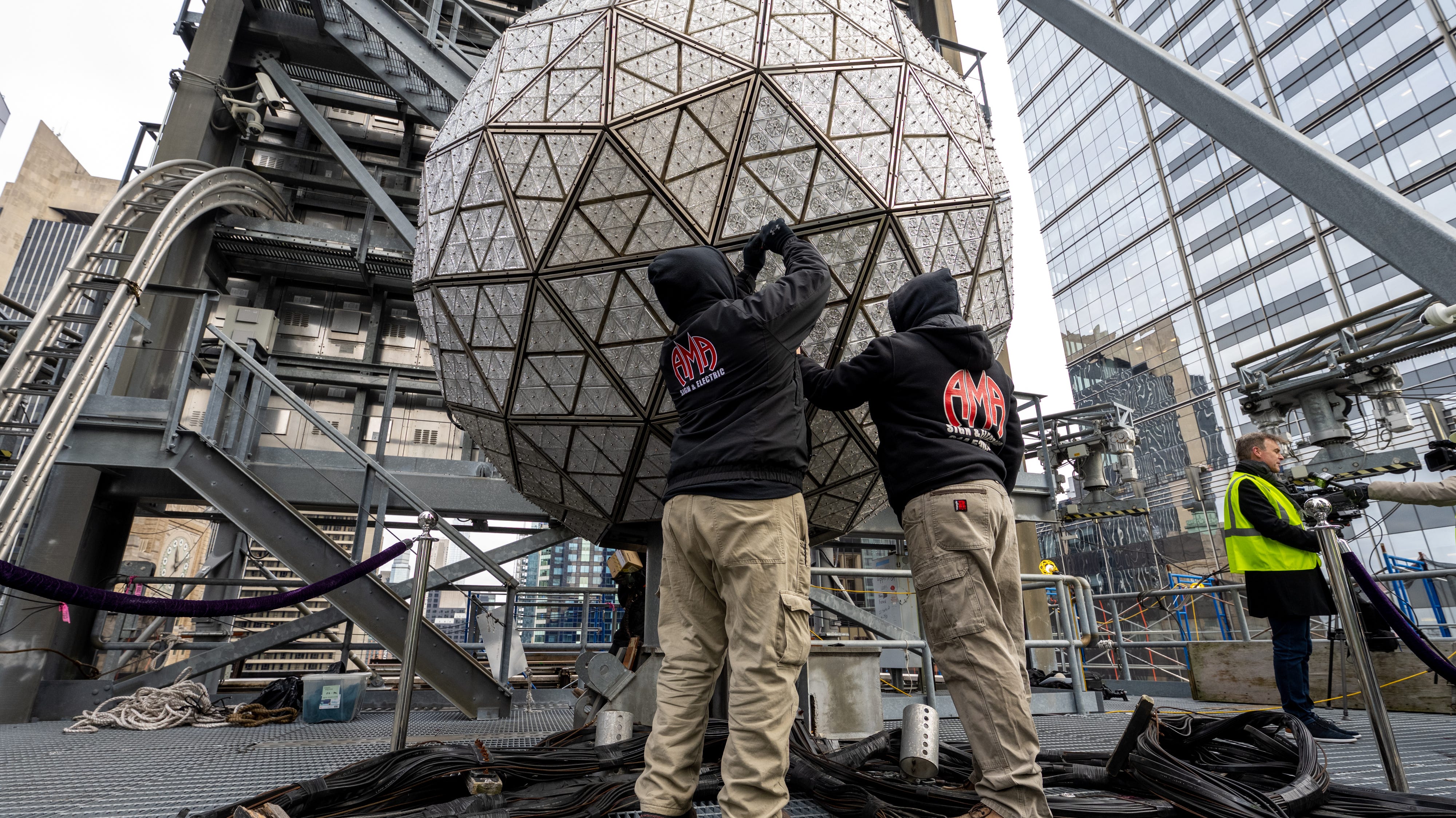 PHOTOS: 2023 New Year's Eve ball installed in Times Square